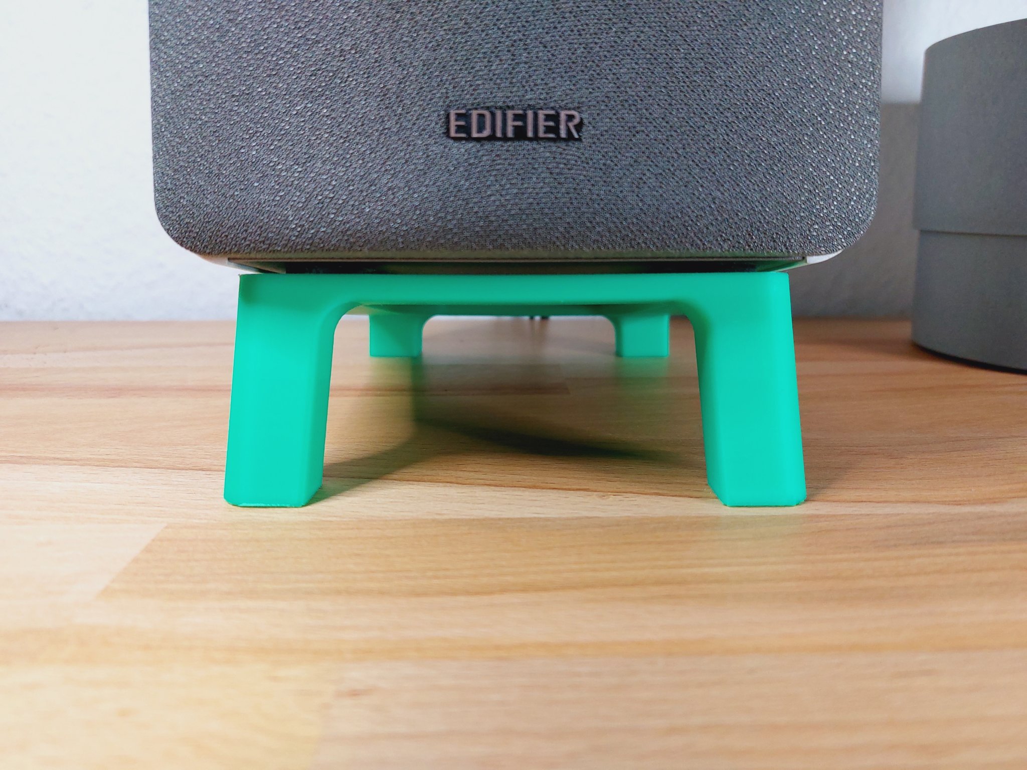 Giá đỡ loa nghiêng 10° cho bàn làm việc