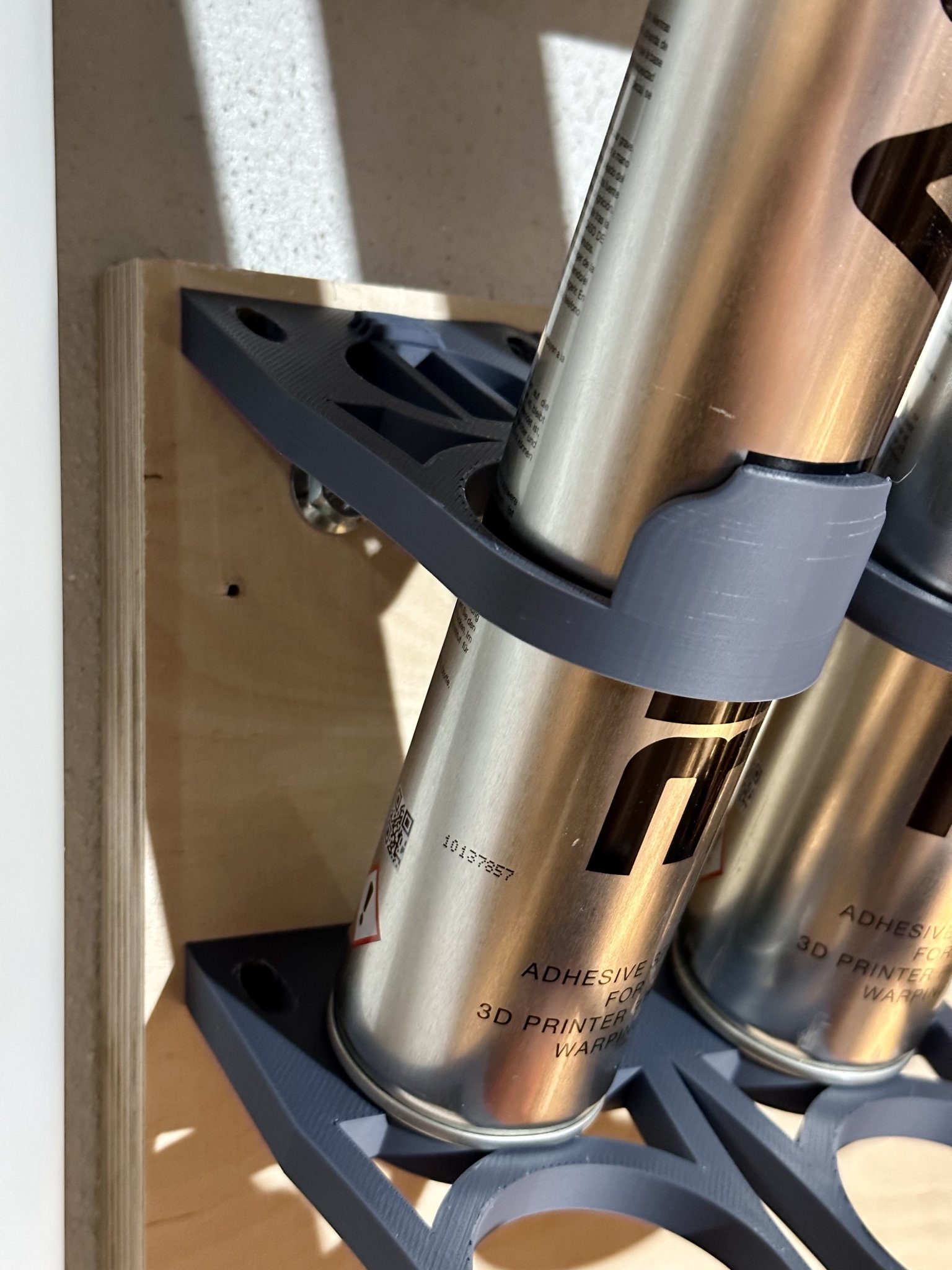 Hệ thống giá đỡ bình xịt tiết kiệm không gian gắn tường