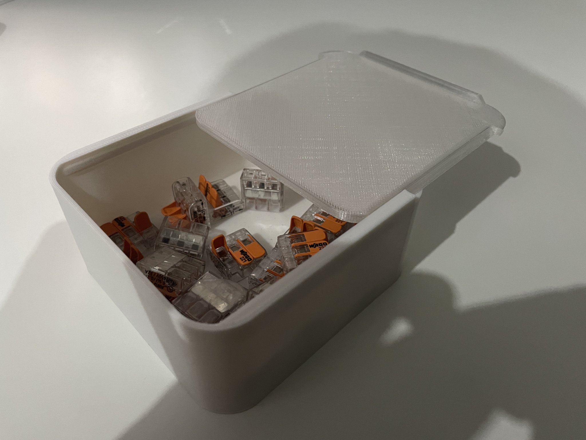 Hộp lưu trữ nhỏ với nắp trượt kích thước 10x10 cm