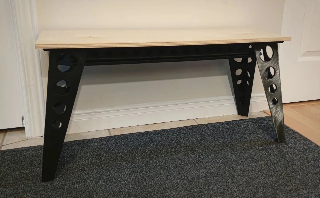 Bàn nhỏ phong cách công nghiệp với bề mặt 73cm x 25,3cm