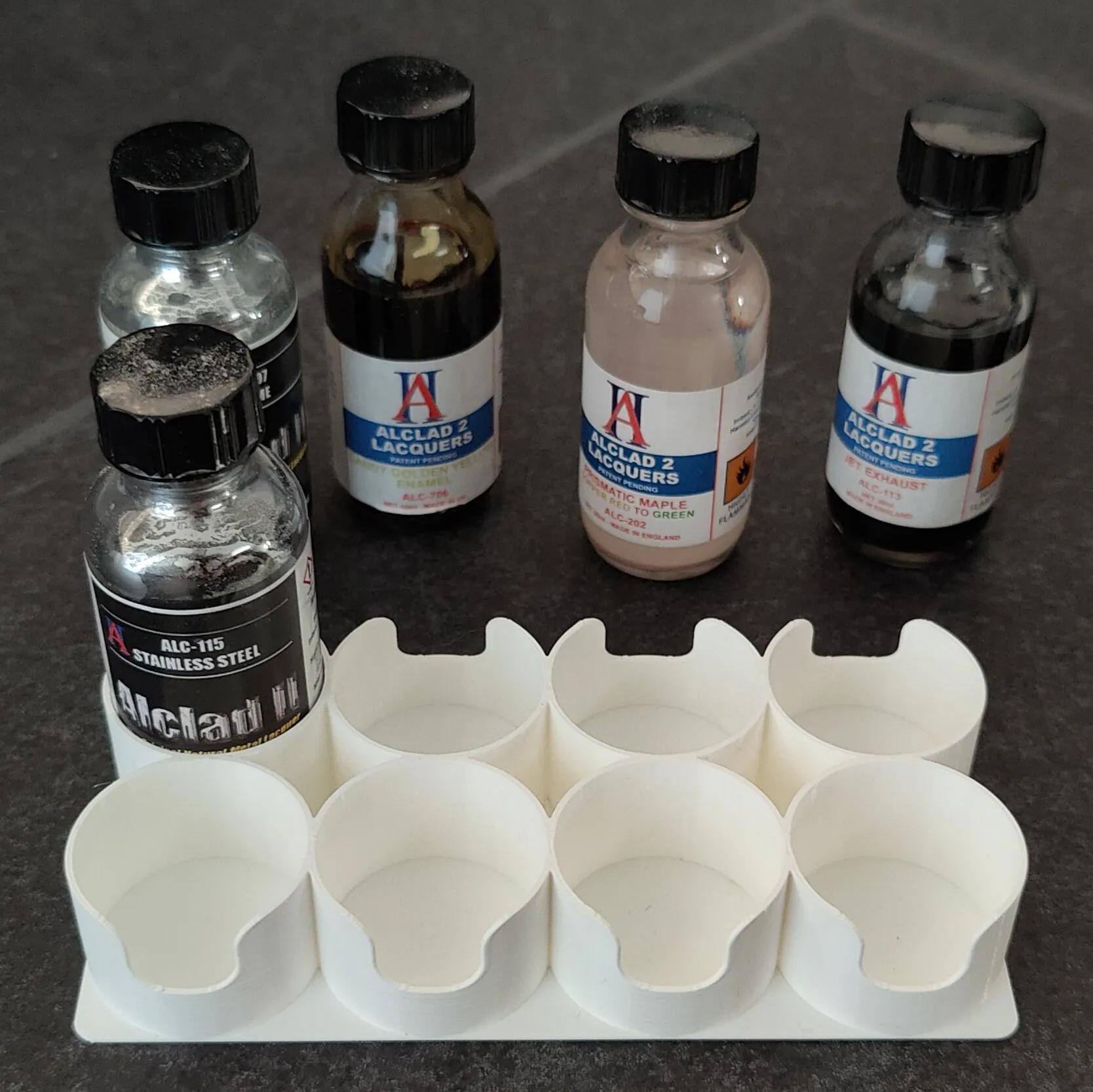 Giá đỡ chai sơn cho bộ sưu tập Golden và Alclad 2