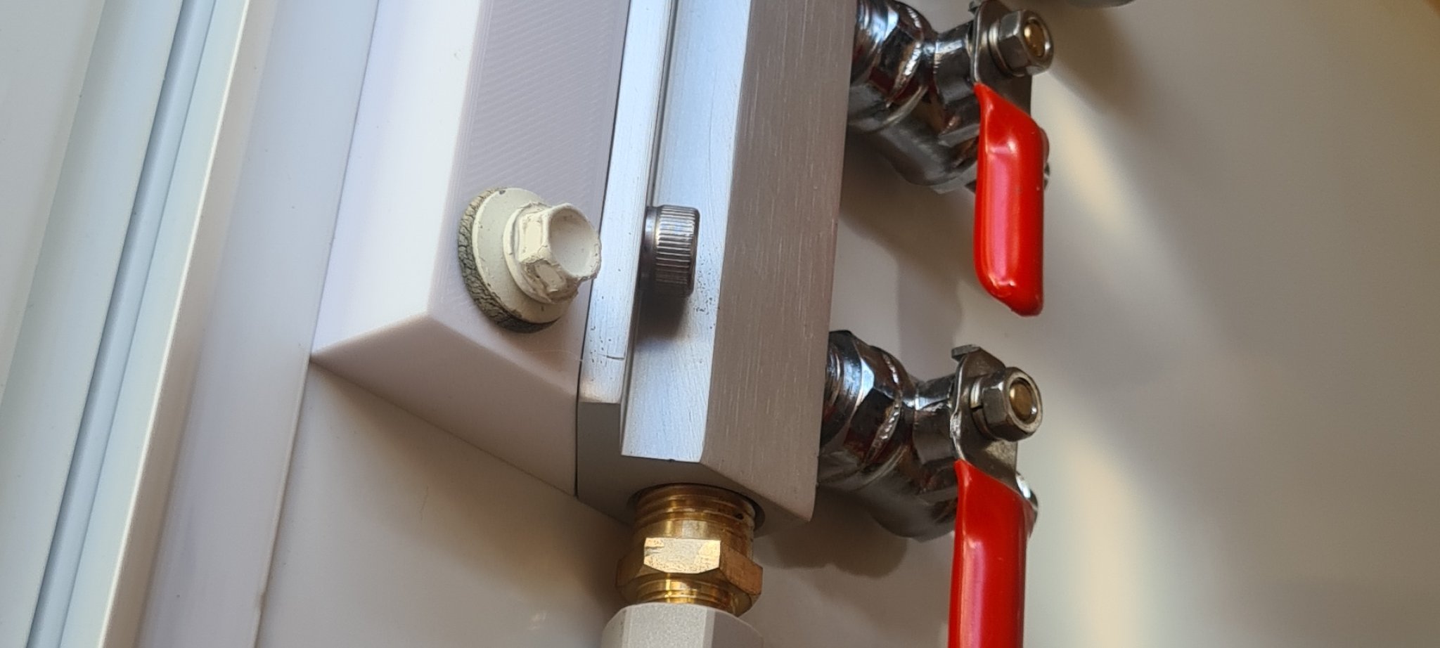 Giá đỡ cho bộ chia CO2 4 cổng gắn tường