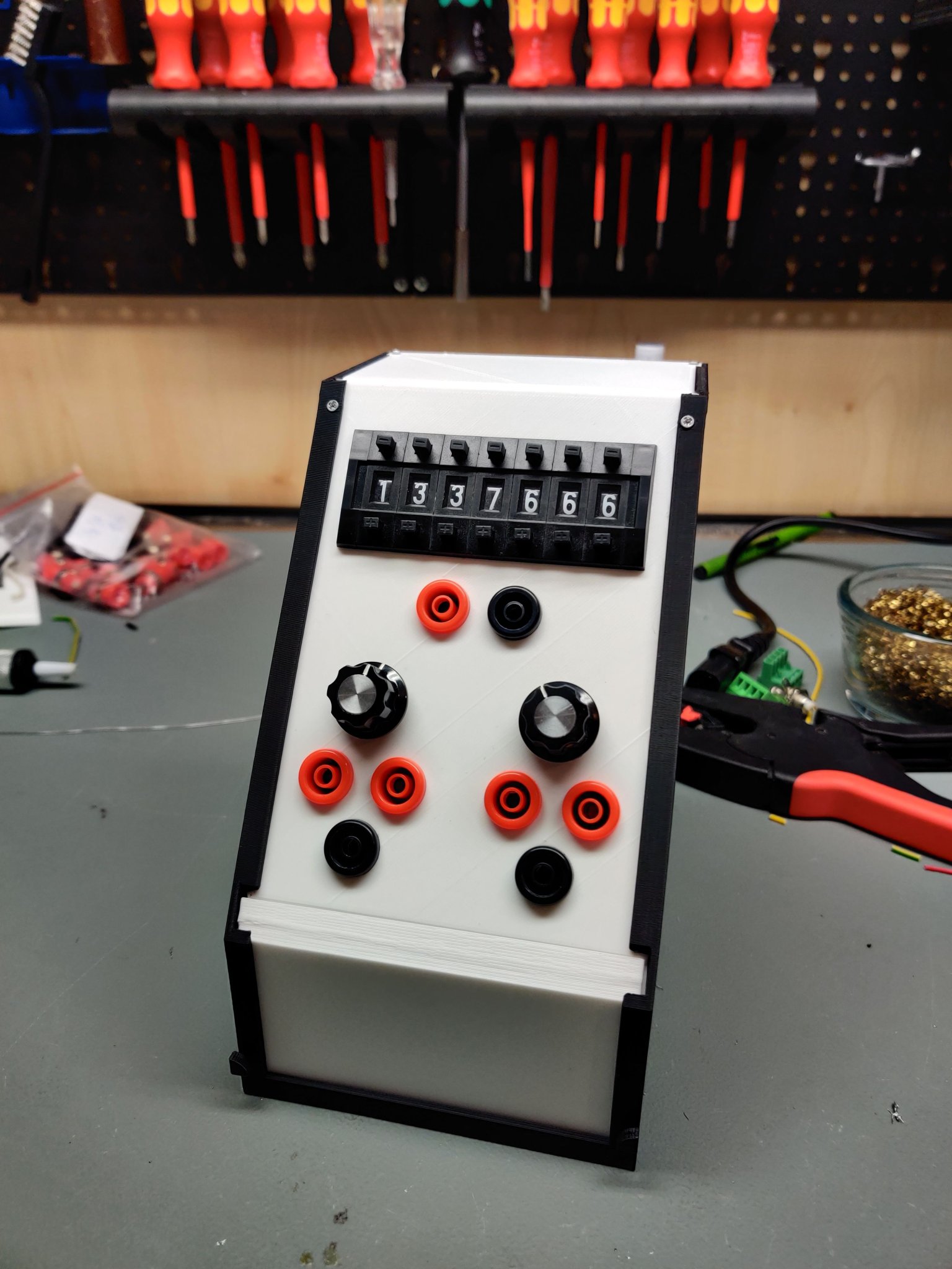 Bảng điện trở EleLab_v2 cho phòng thí nghiệm điện tử