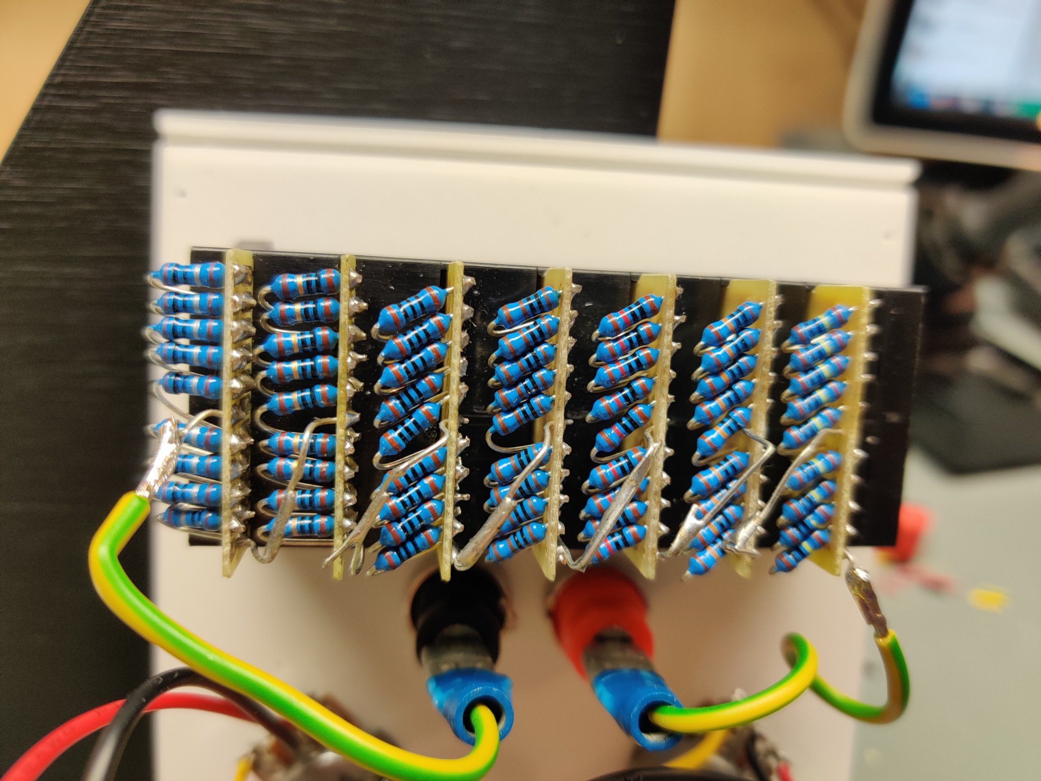 Bảng điện trở EleLab_v2 cho phòng thí nghiệm điện tử