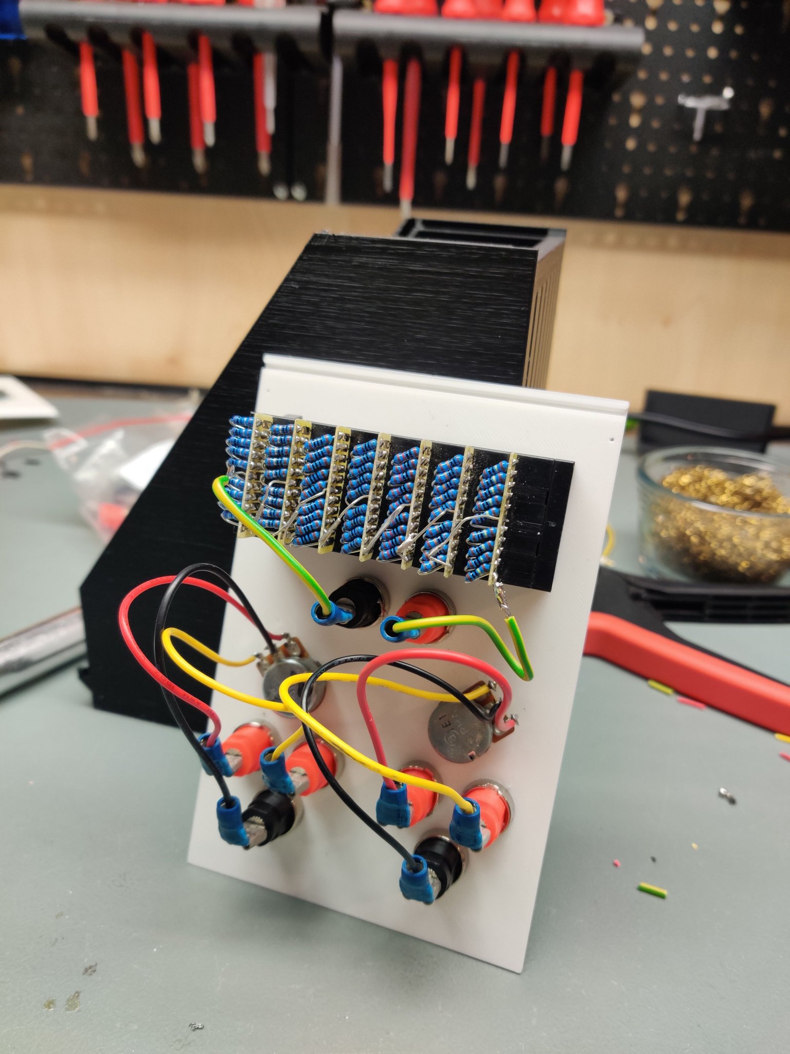 Bảng điện trở EleLab_v2 cho phòng thí nghiệm điện tử