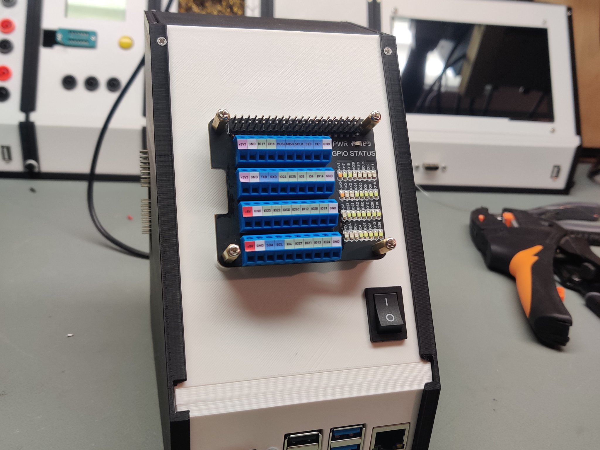 Mô-đun Raspberry Pi EleLab_v2 cho phòng thí nghiệm điện tử