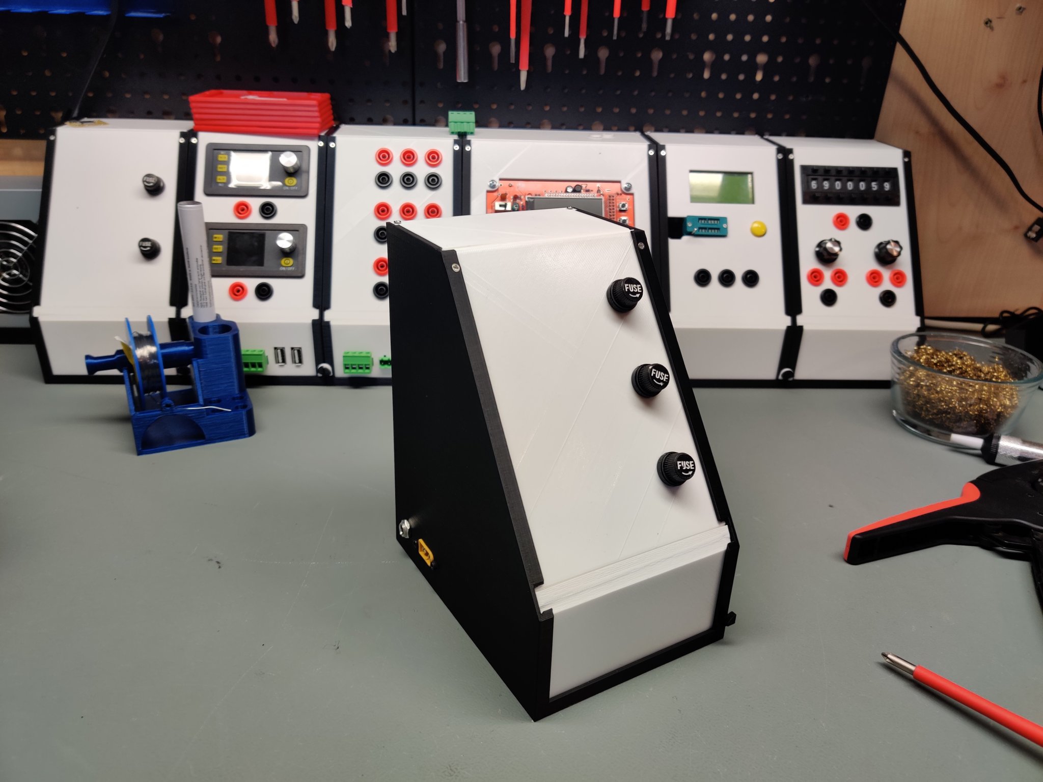 Nguồn cung EleLab_v2 từ 24 V cho hệ thống phòng thí nghiệm điệ...