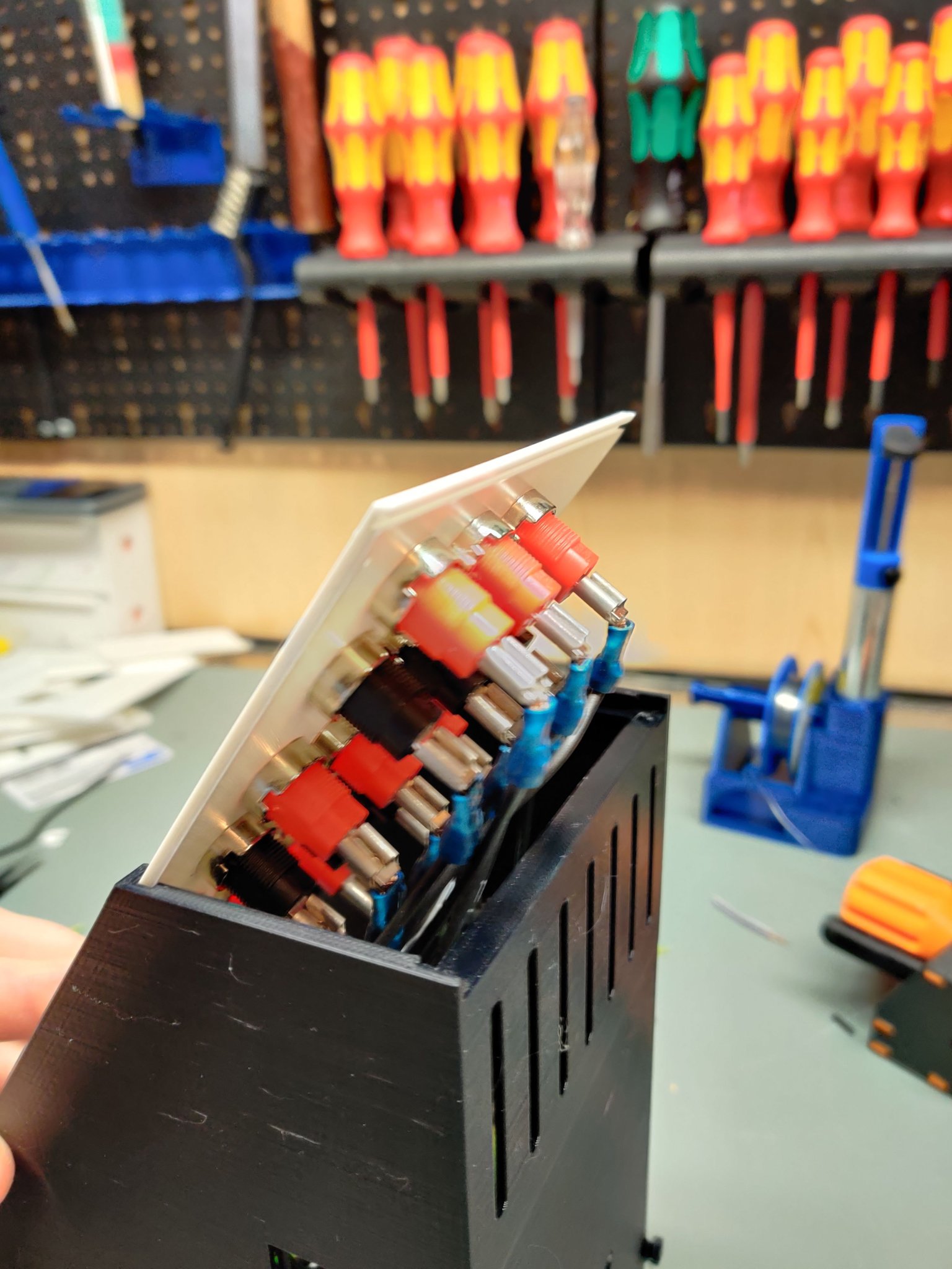 Cung cấp nguồn điện EleLab_v2 cho phòng thí nghiệm điện tử