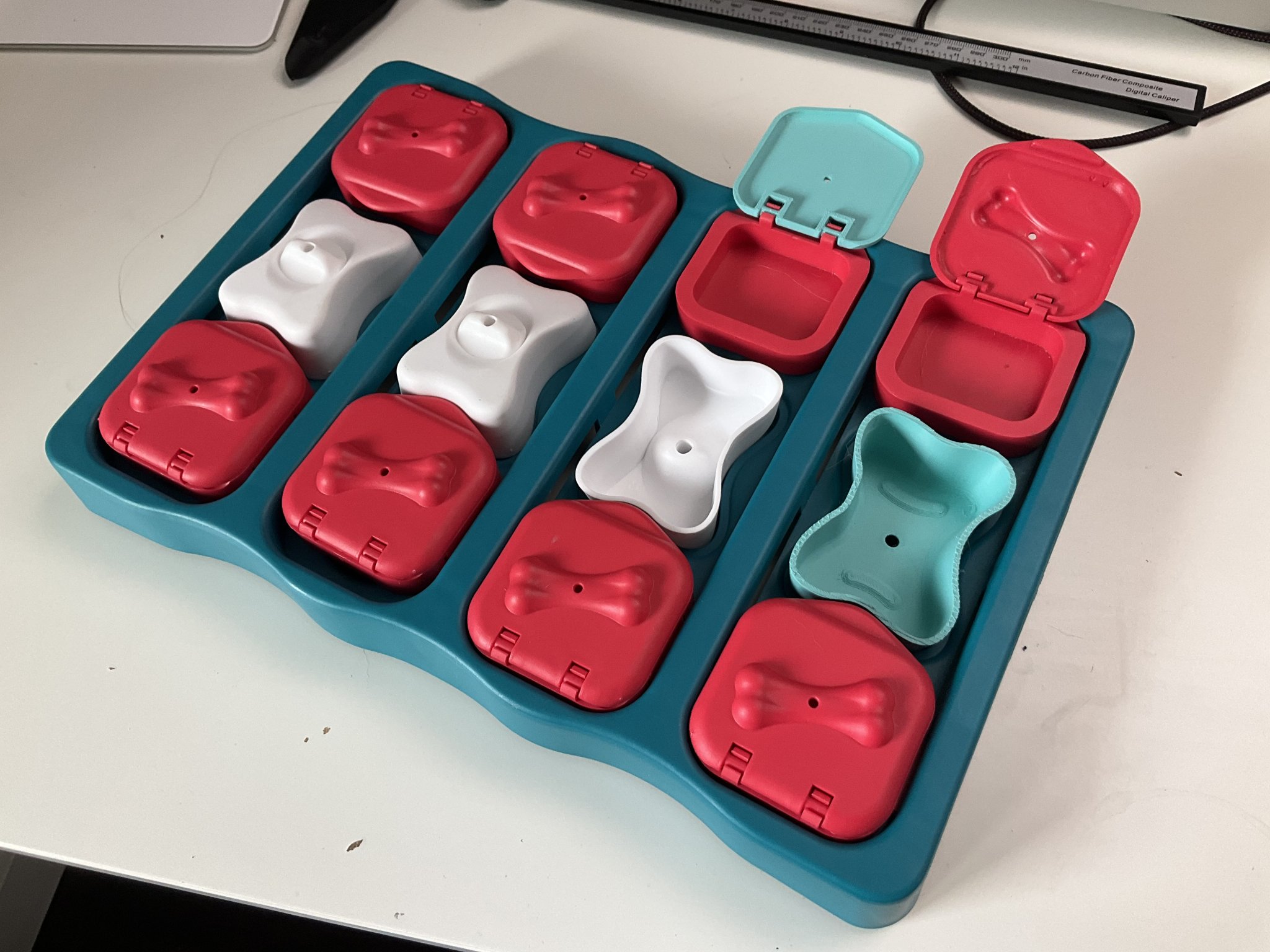 Các bộ phận thay thế cho đồ chơi chó tương tác giải đố của Nina Ottosson - xương, nắp "gạch chó"