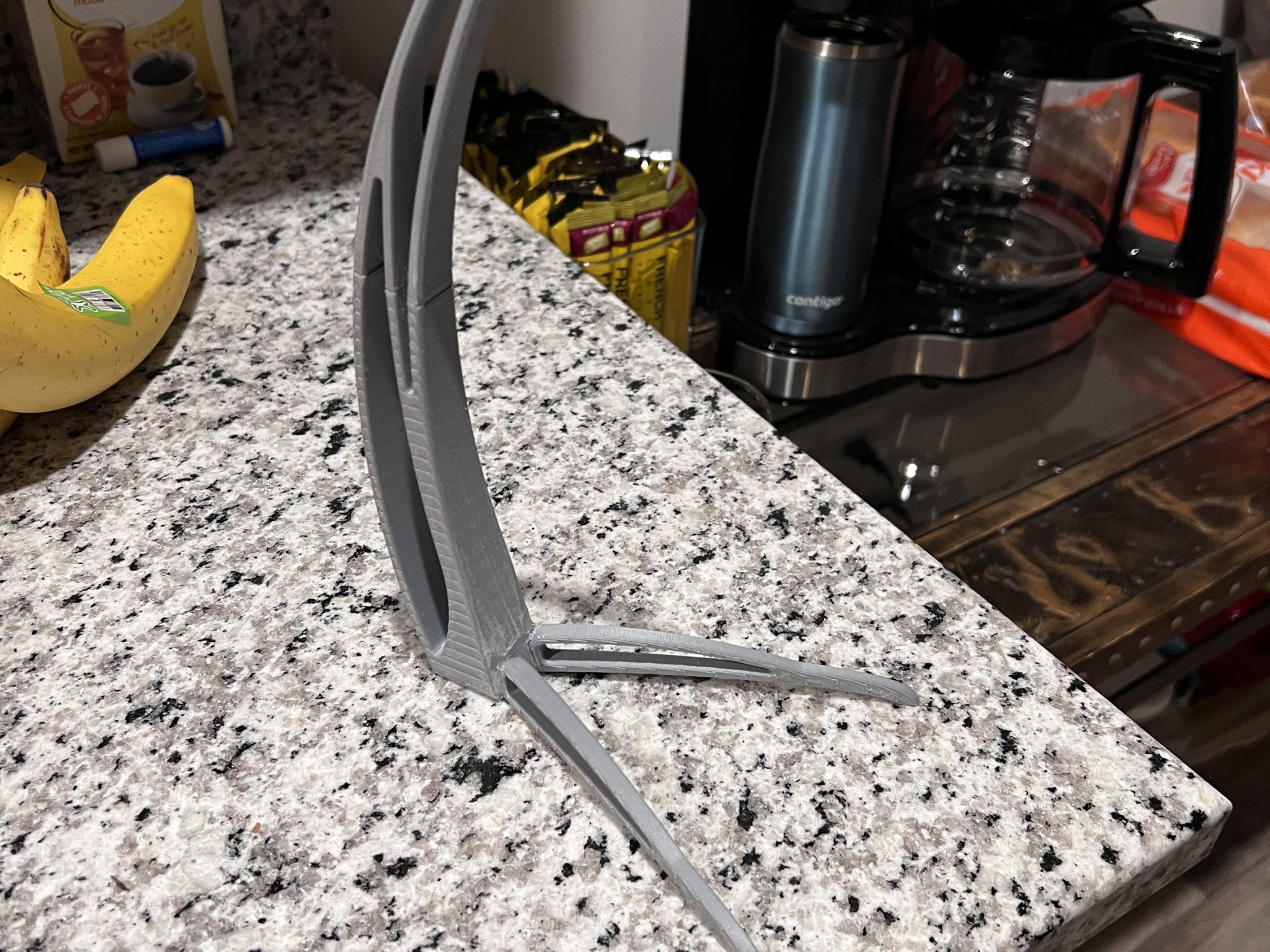 Giá đỡ chuối kiểu dáng dòng chảy độc đáo