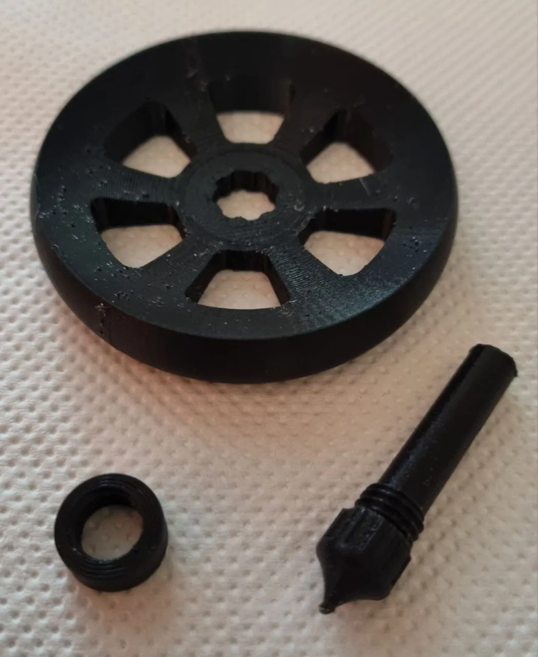 Đồ chơi quay hình chóp lắp ráp đa phần