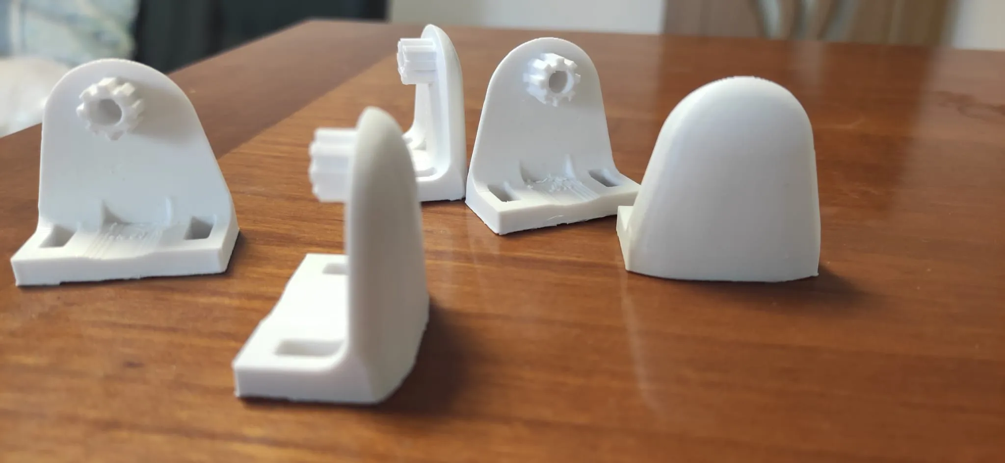 Giá đỡ rèm cuốn cho cửa sổ bằng nhựa