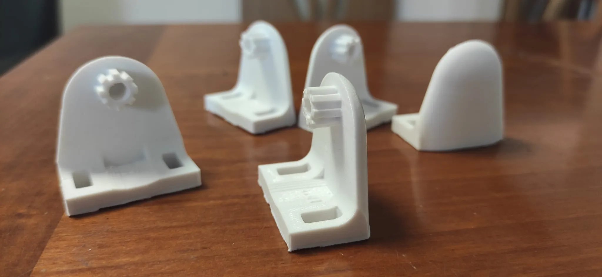 Giá đỡ rèm cuốn cho cửa sổ bằng nhựa