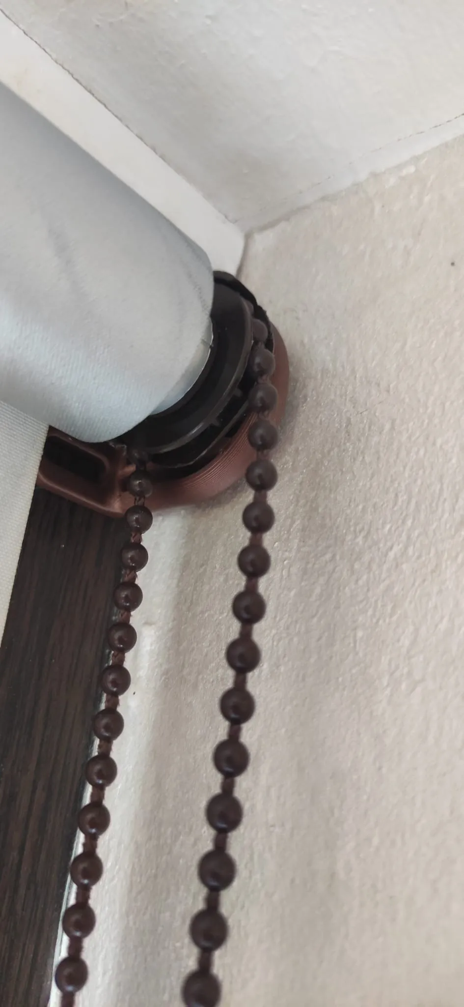 Giá đỡ rèm cuốn cho cửa sổ bằng nhựa