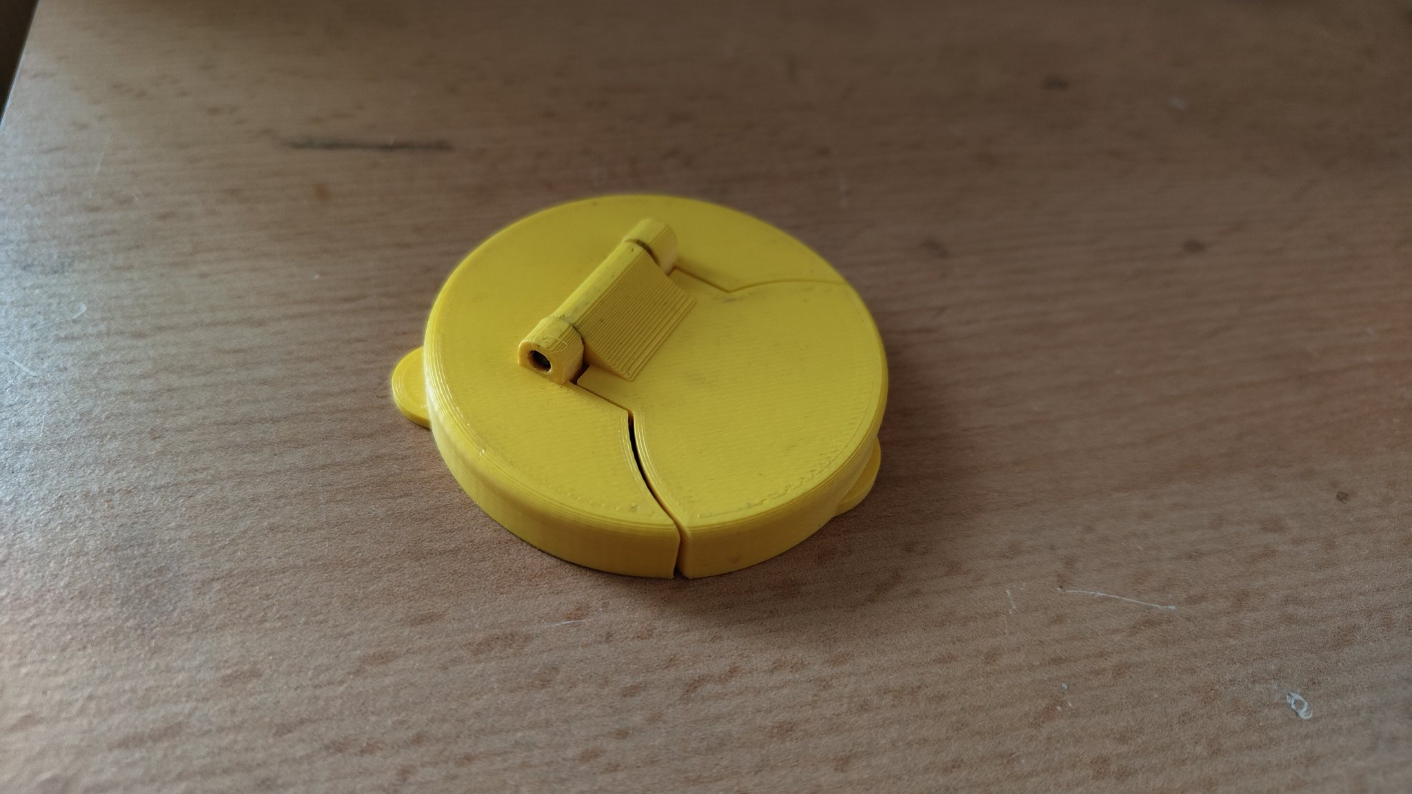 Nắp đậy với bản lề cải tiến chắc chắn