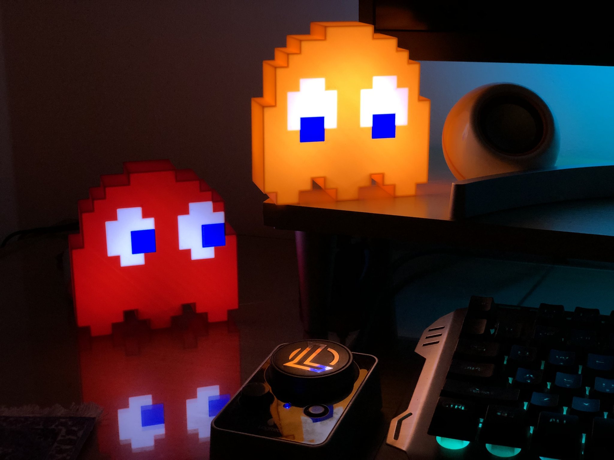 Những bóng ma PAC-MAN kiểu 8Bit đầy màu sắc