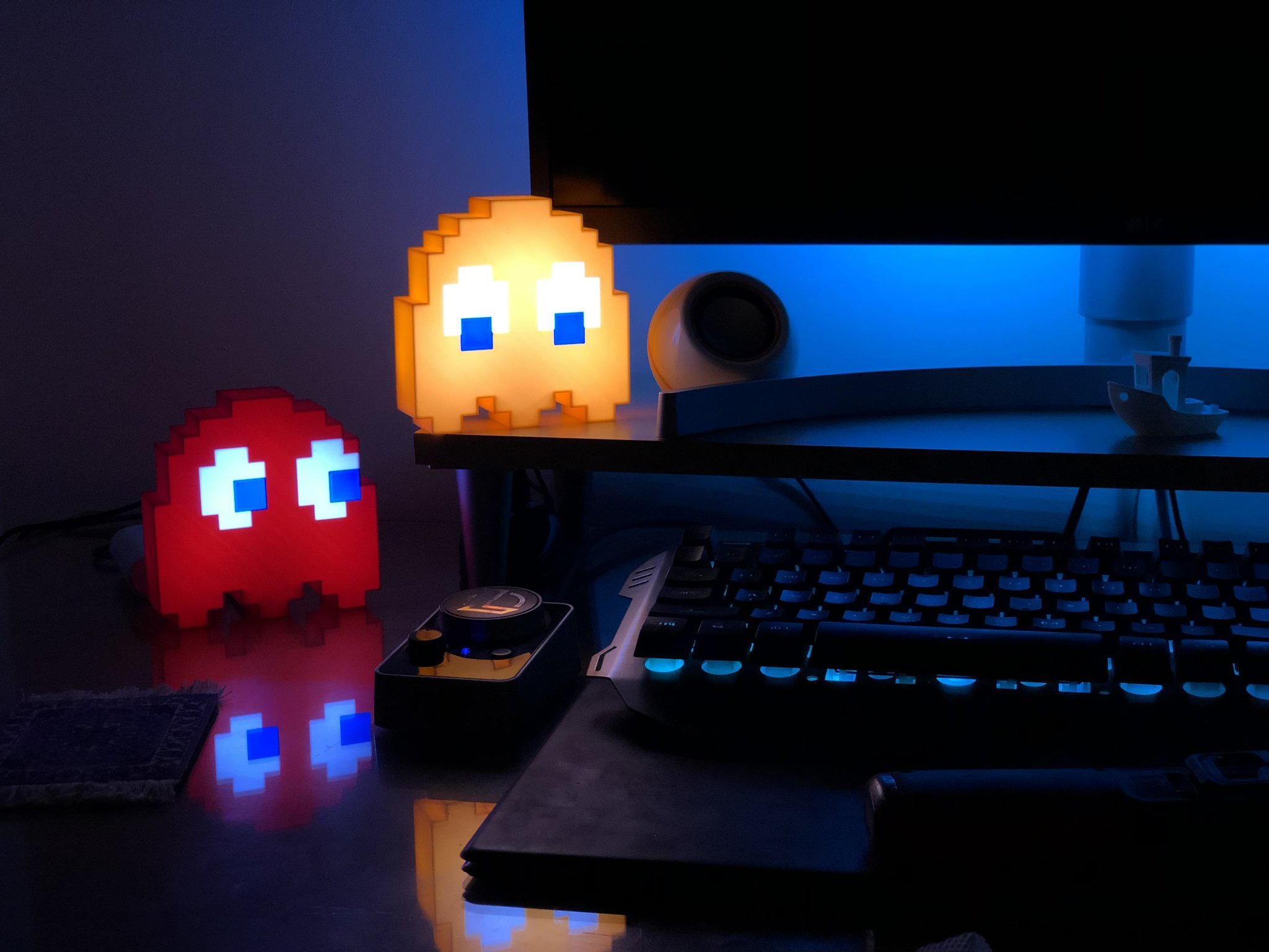 Những bóng ma PAC-MAN kiểu 8Bit đầy màu sắc