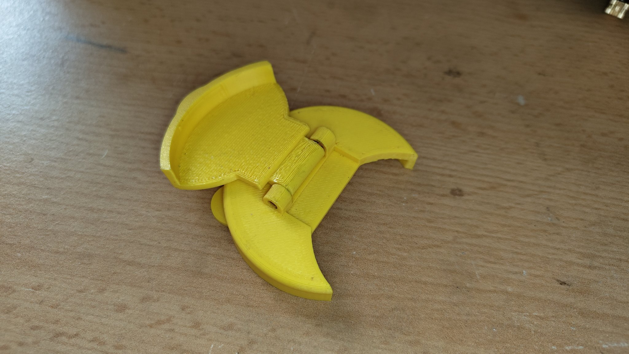 Nắp đậy với bản lề cải tiến chắc chắn