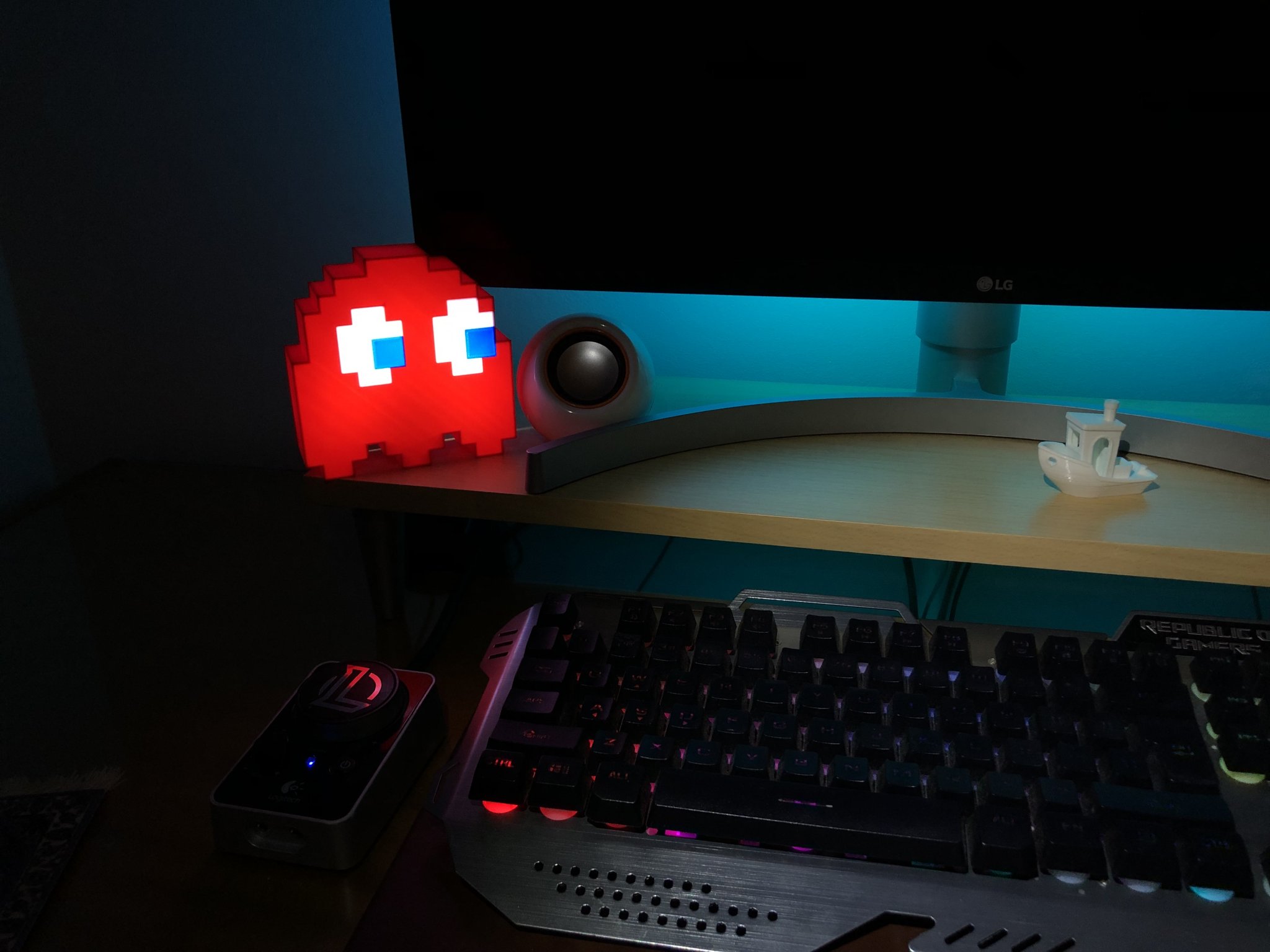 Những bóng ma PAC-MAN kiểu 8Bit đầy màu sắc