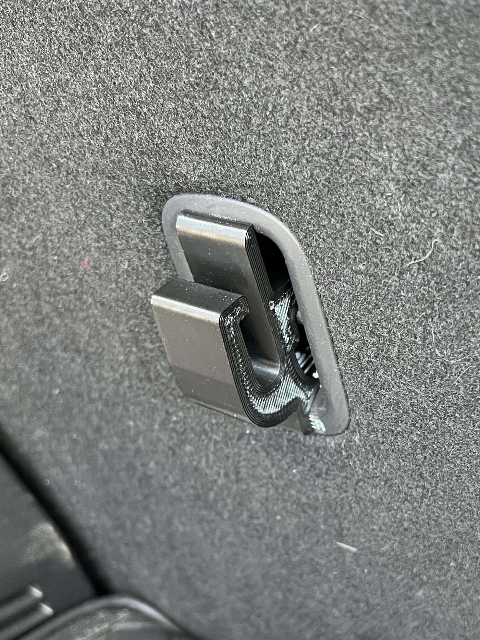 Móc Isofix cho túi mua sắm trong cốp xe