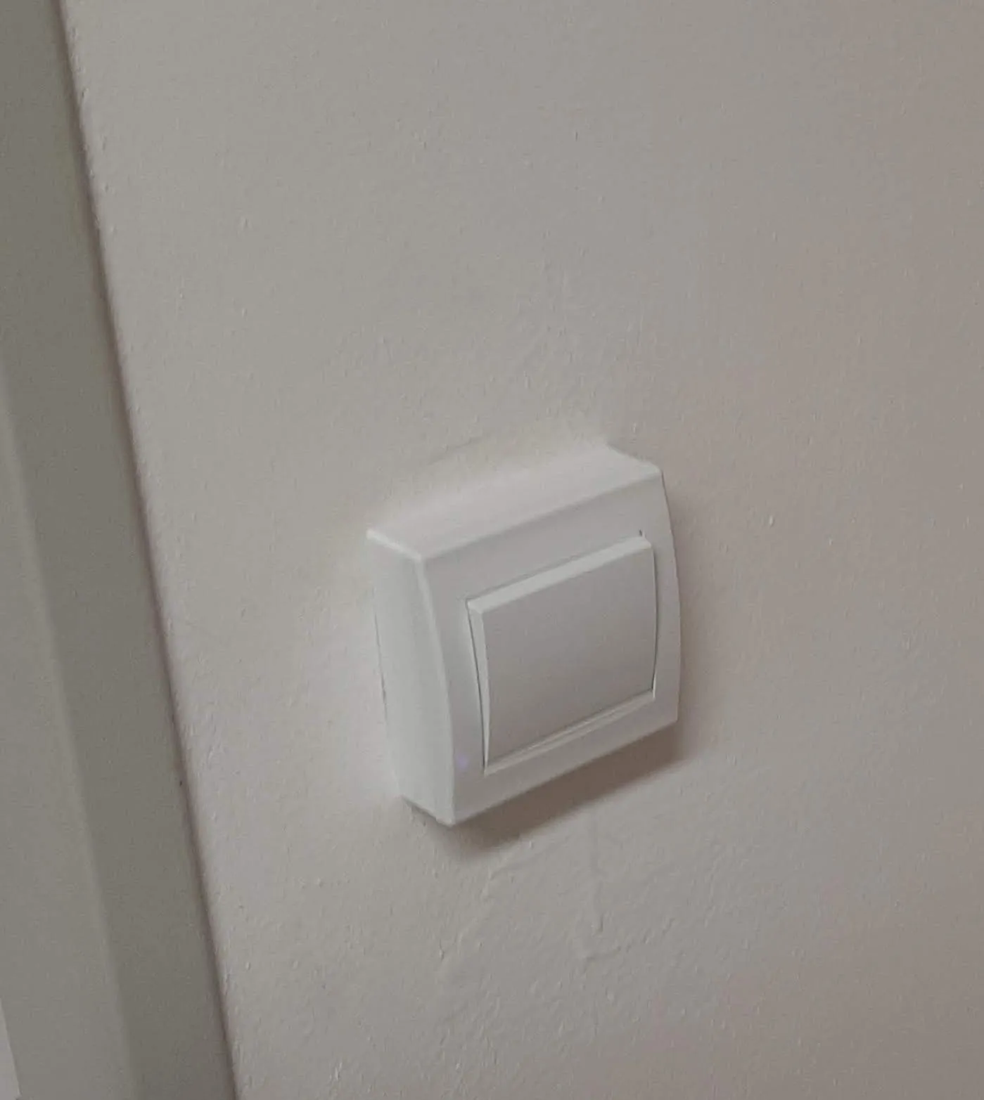 Rámeček khoảng cách giữa tường và công tắc Schneider