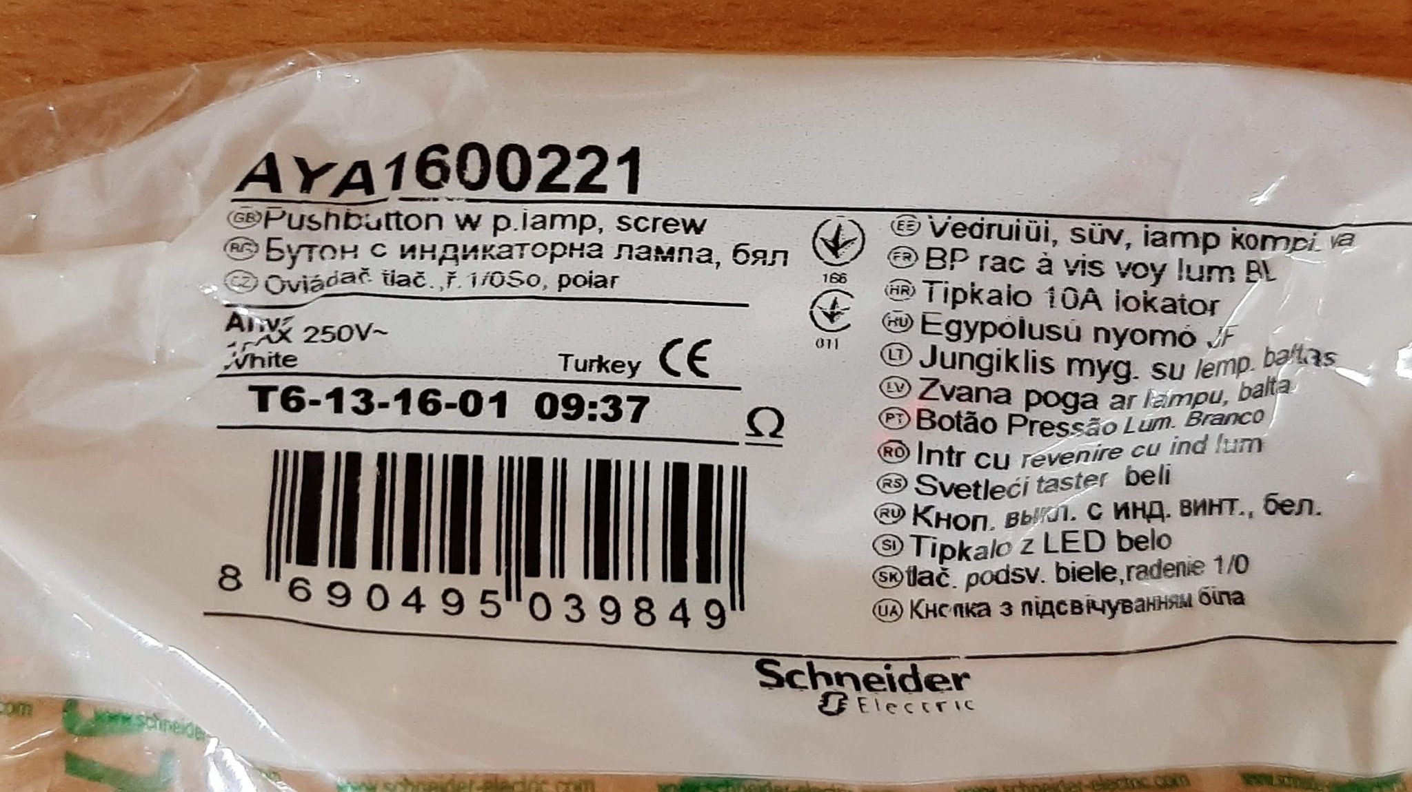 Rámeček khoảng cách giữa tường và công tắc Schneider
