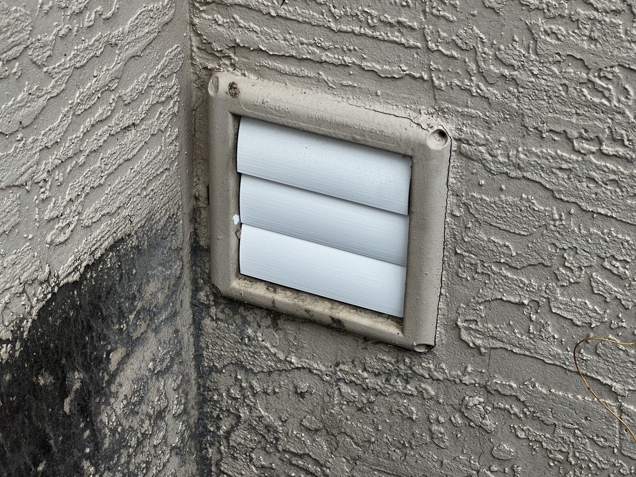 Thay thế nắp chặn cho ống thông gió máy sấy