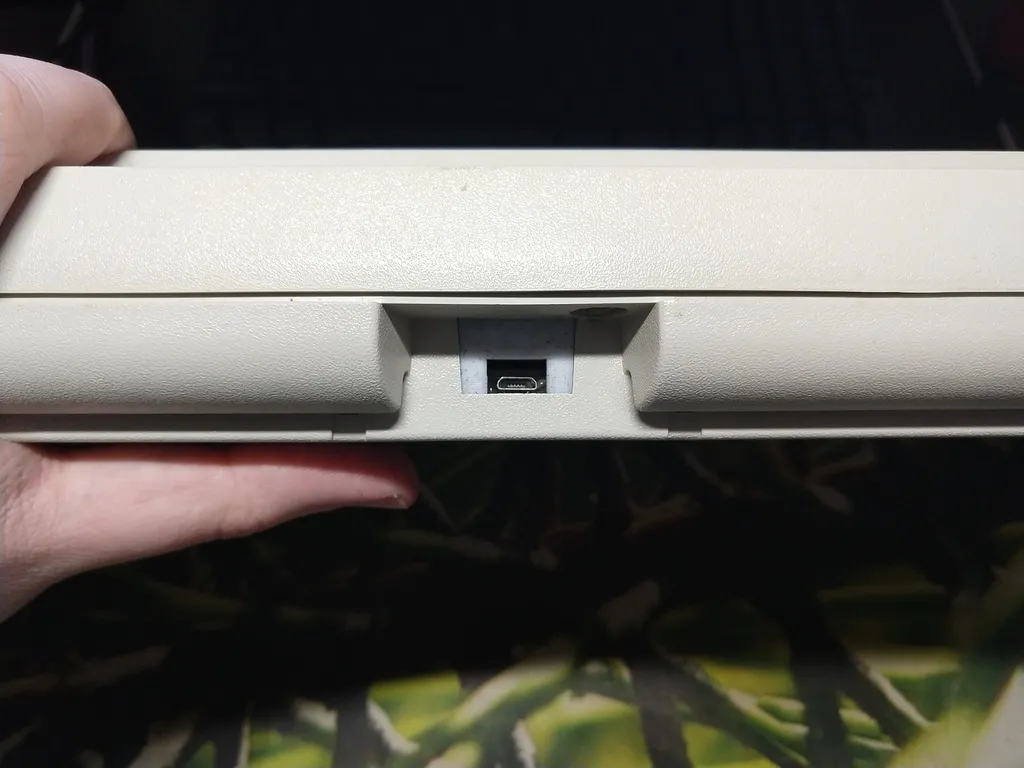 Bộ tổ chức cáp Model M cho Pro Micro - Đã điều chỉnh