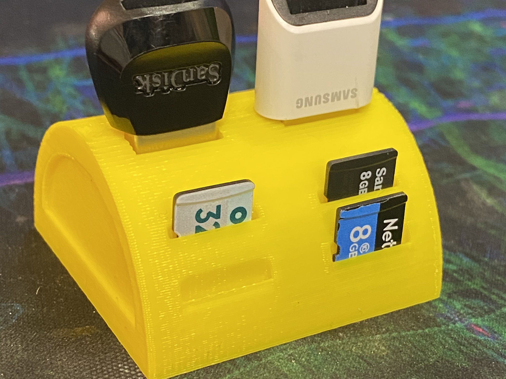 Giá đỡ USB và thẻ micro SD cho bàn làm việc