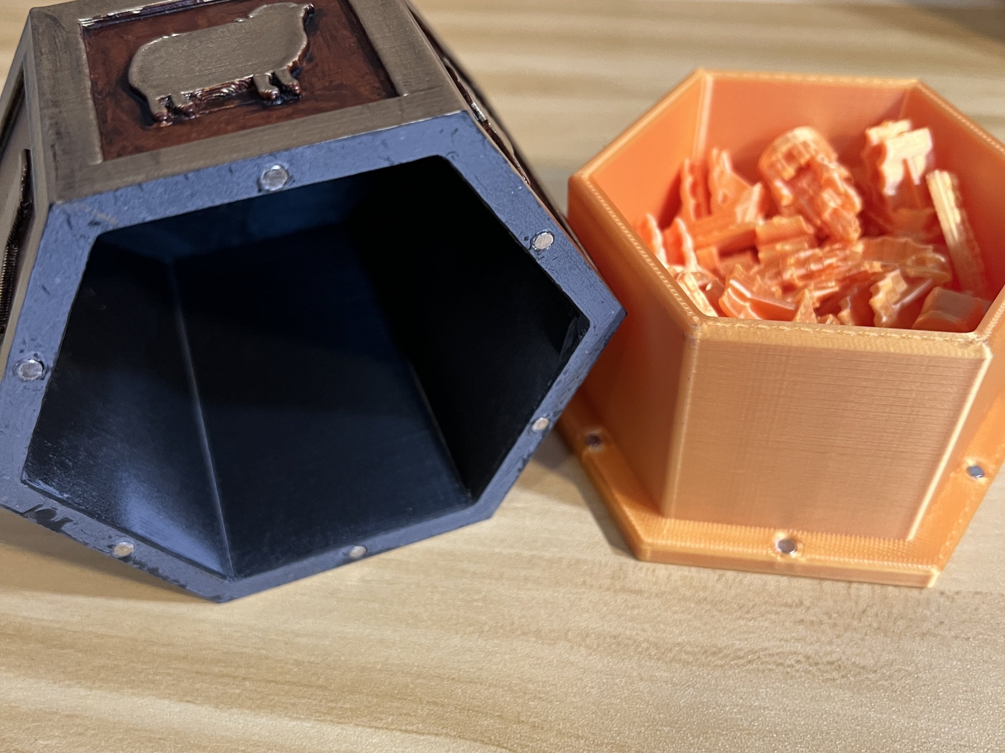 Bình chứa huy chương Catan với đáy nam châm