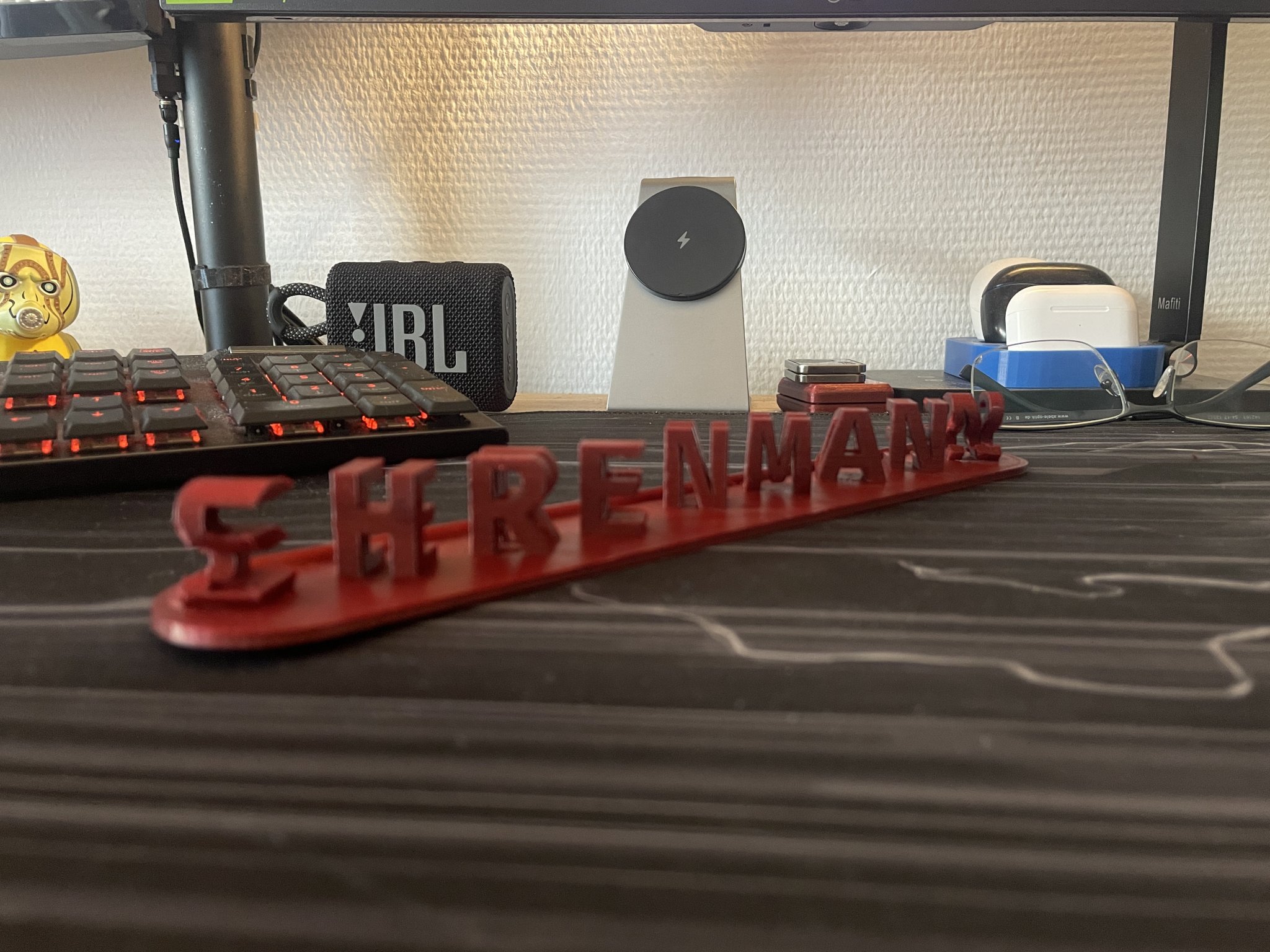 Mô hình hiển thị hài hước Ehrenmann gửi ảnh khỏa thân