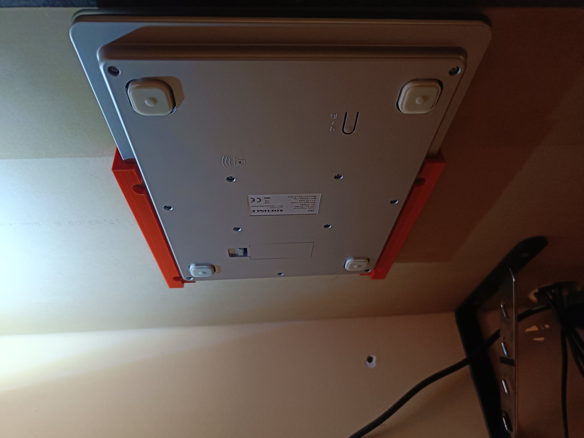 Giá đỡ cân nhà bếp Soehnle Page Profi gắn dưới bàn