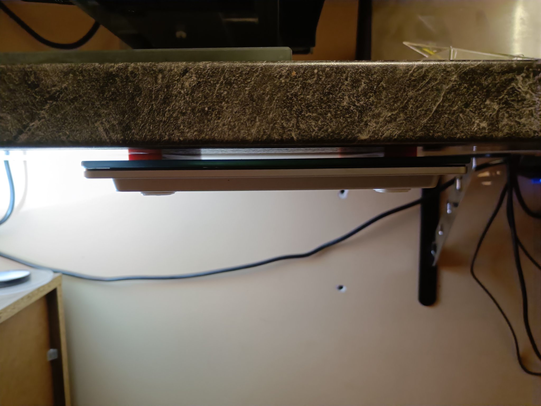 Giá đỡ cân nhà bếp Soehnle Page Profi gắn dưới bàn