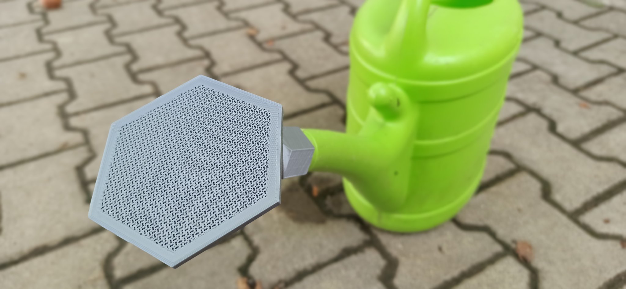 Vòi tưới cây phiên bản HEXAGON với thiết kế Infill