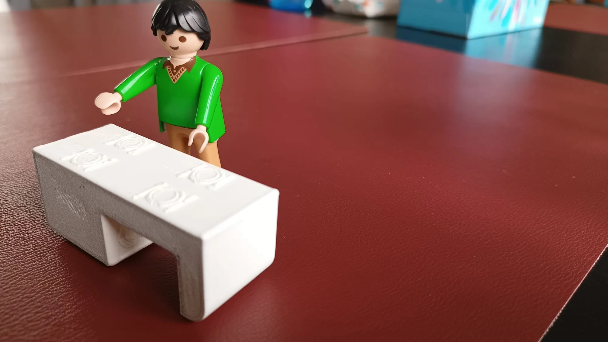 Bếp và bàn ăn 2 trong 1 cho ngôi nhà búp bê