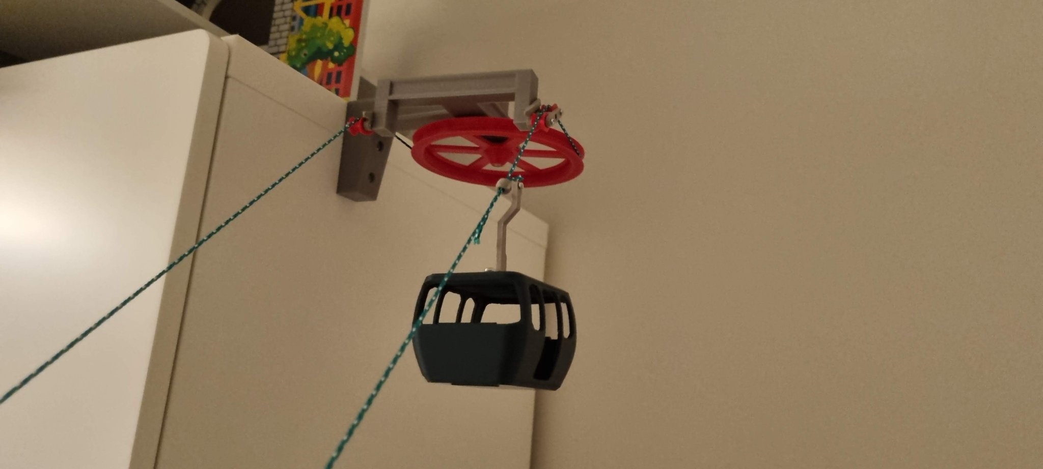 Cáp treo "Hawks Lane" với trạm dưới và trên