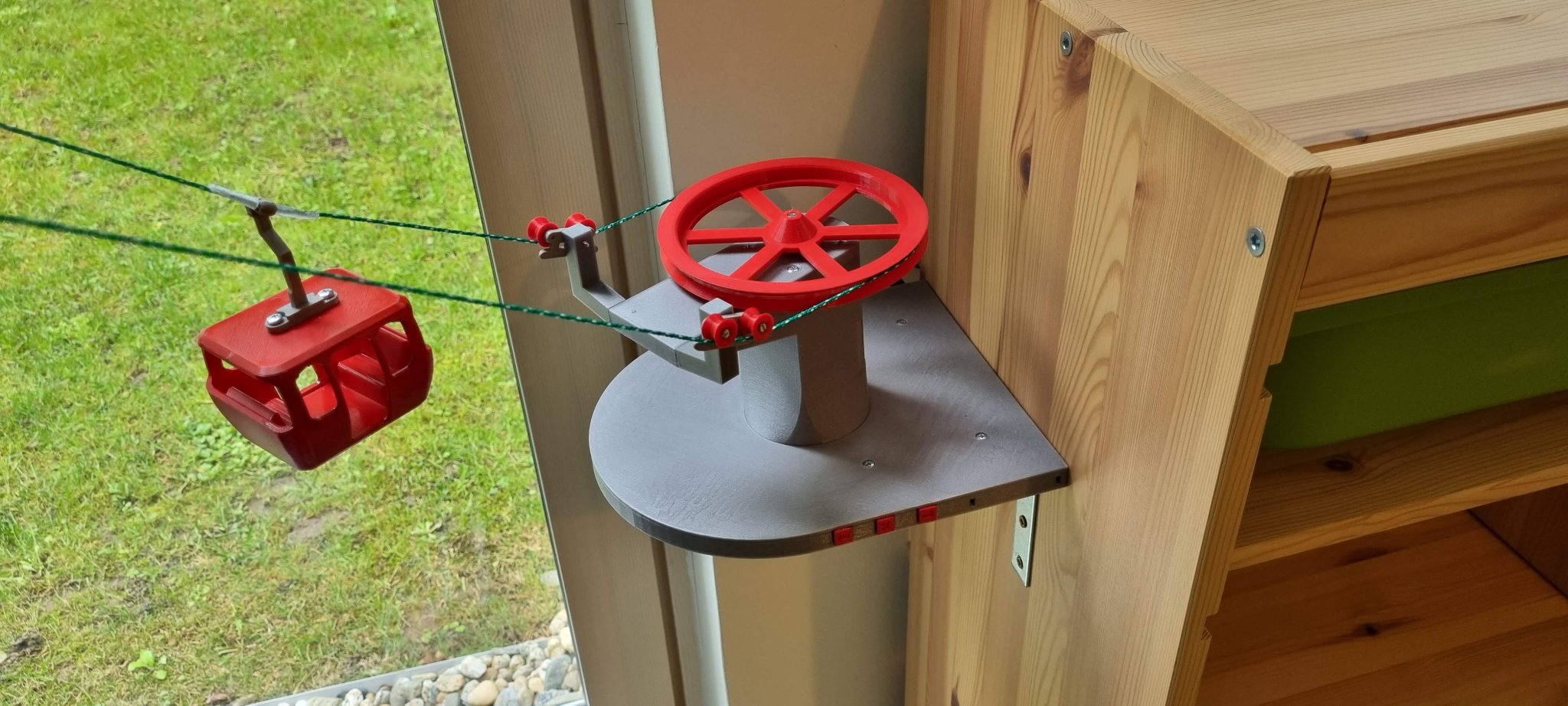 Cáp treo "Hawks Lane" với trạm dưới và trên