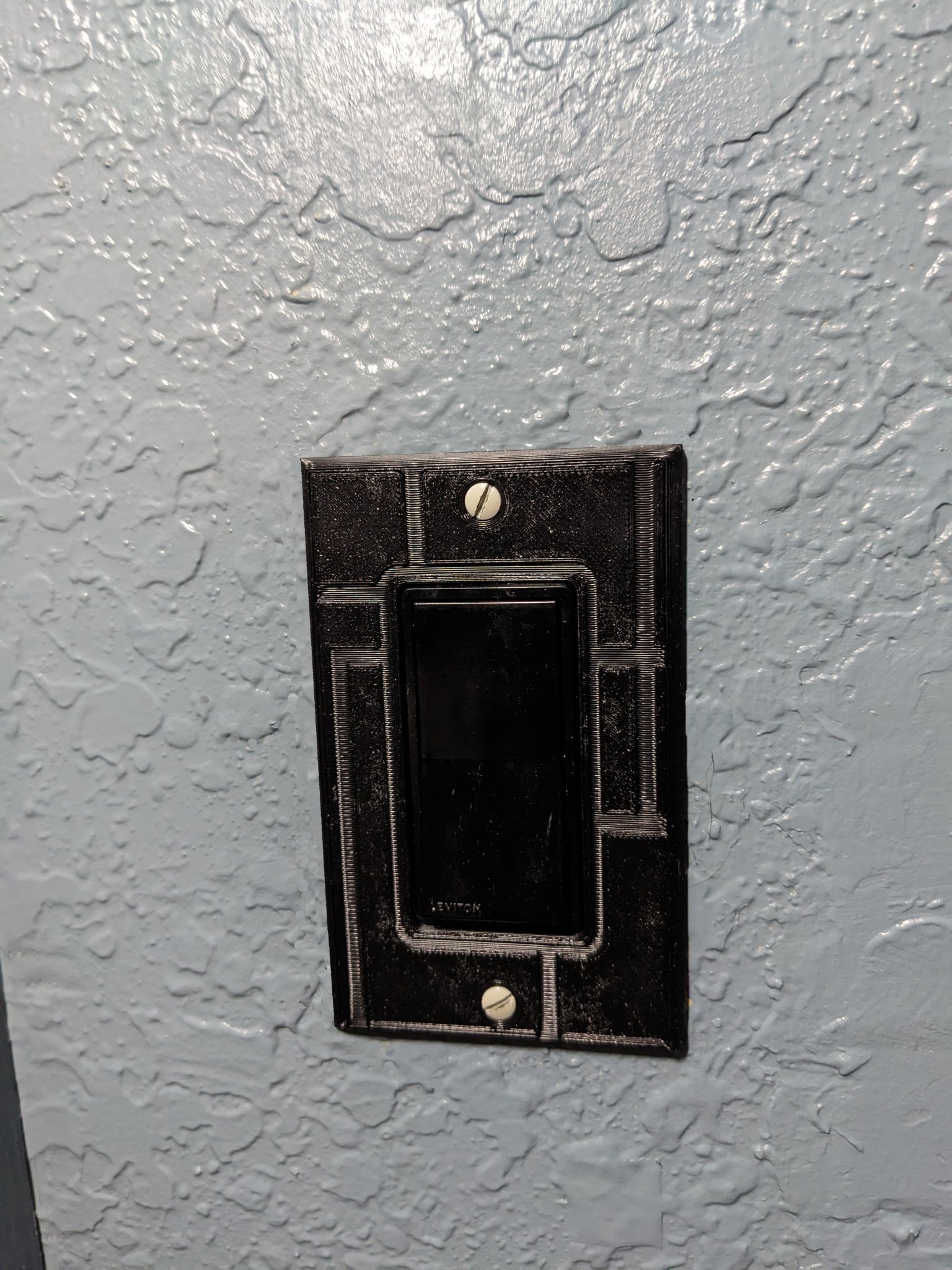 Nắp công tắc thiết kế hiện đại giống tường board and batten