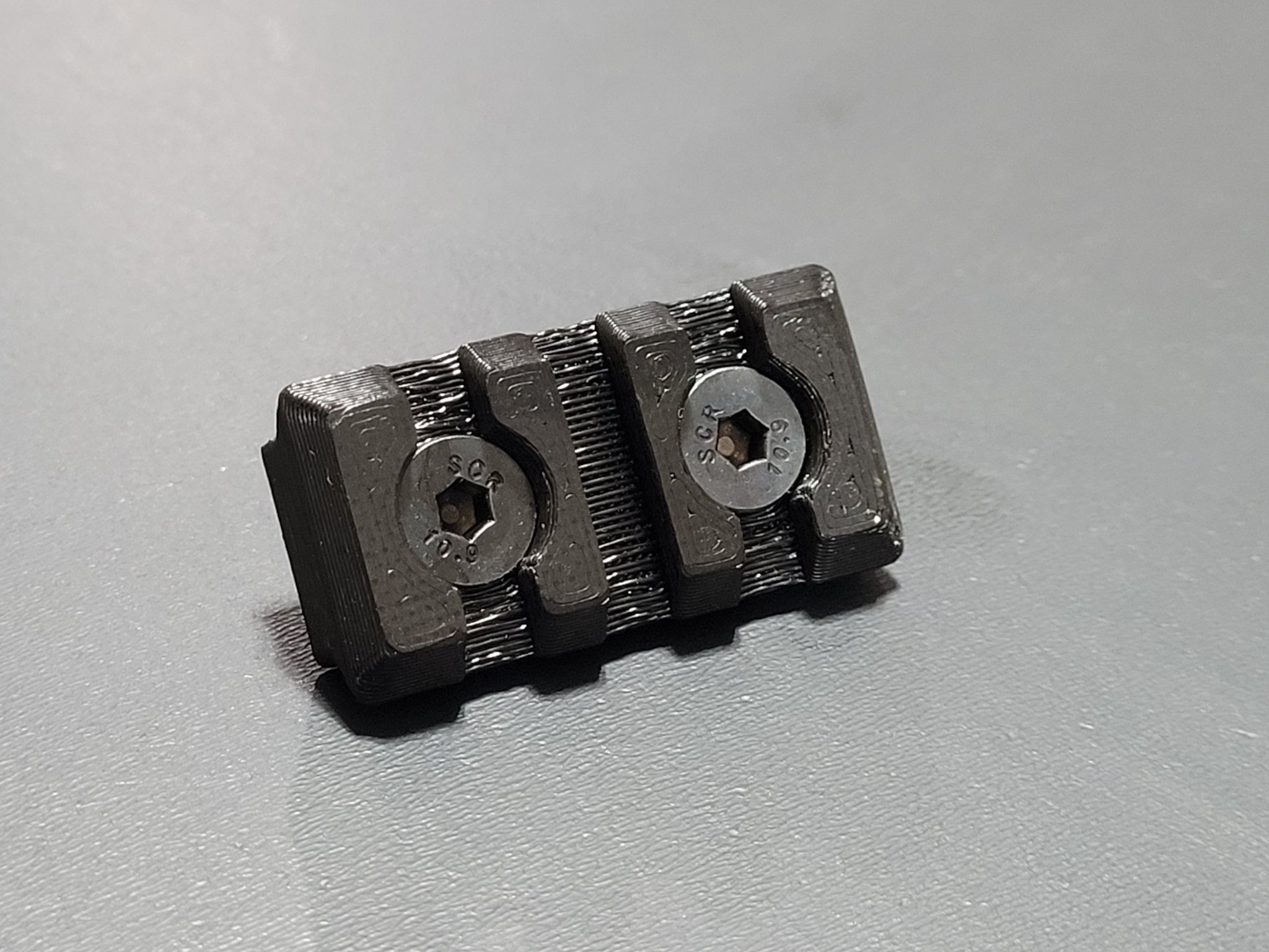 Ray M-LOK 3 khe 1913 cho phụ kiện quân sự