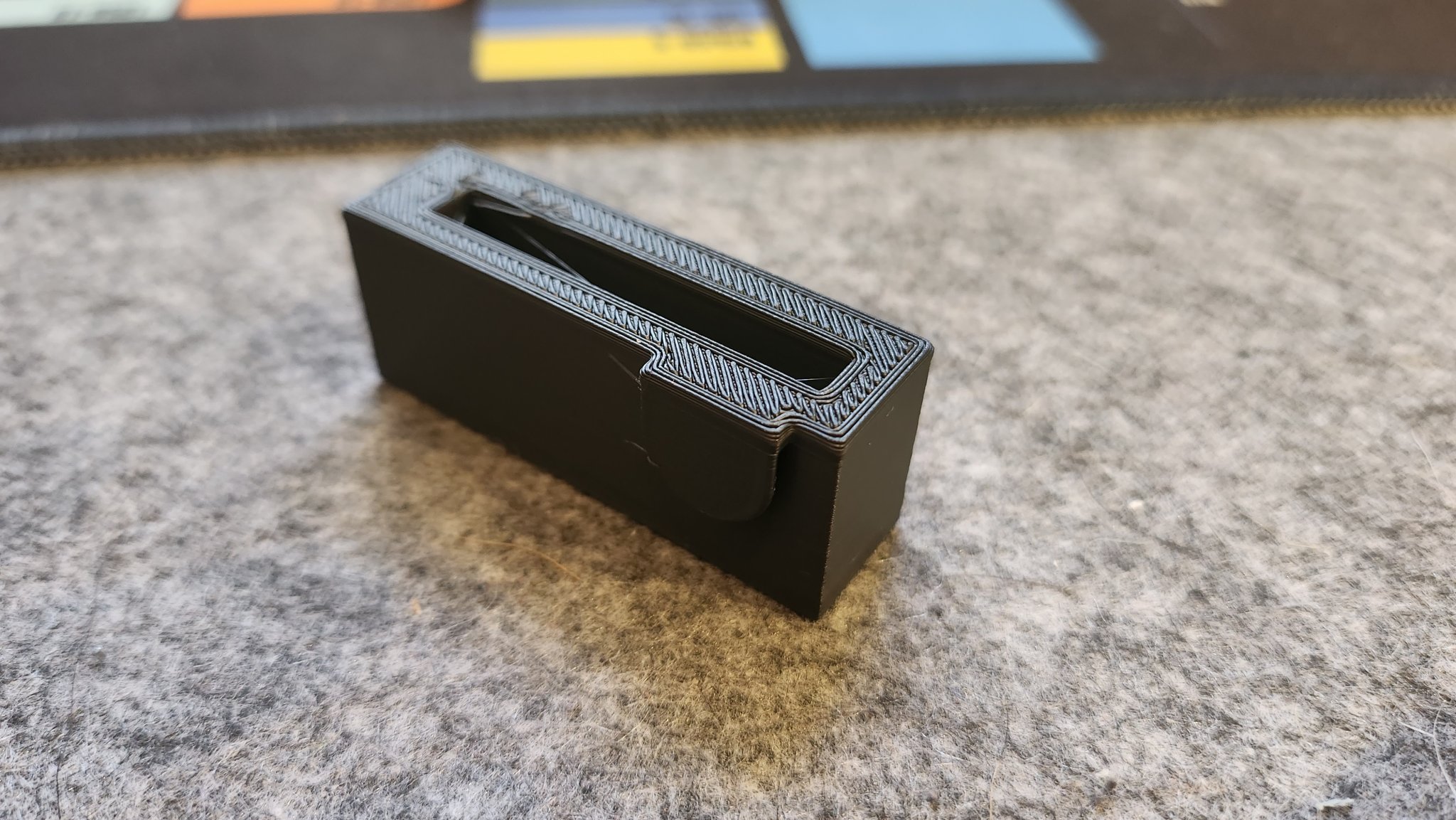 Giá đỡ kim loại cho camera Lifecam trên kệ