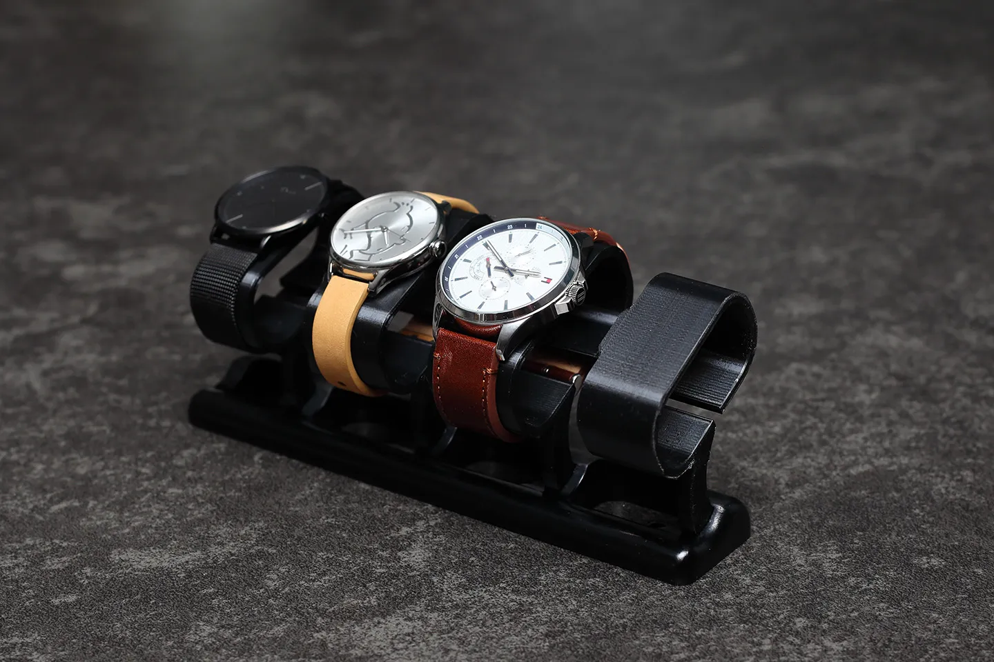 Giá đỡ đồng hồ treo tường hoặc để bàn tiện lợi