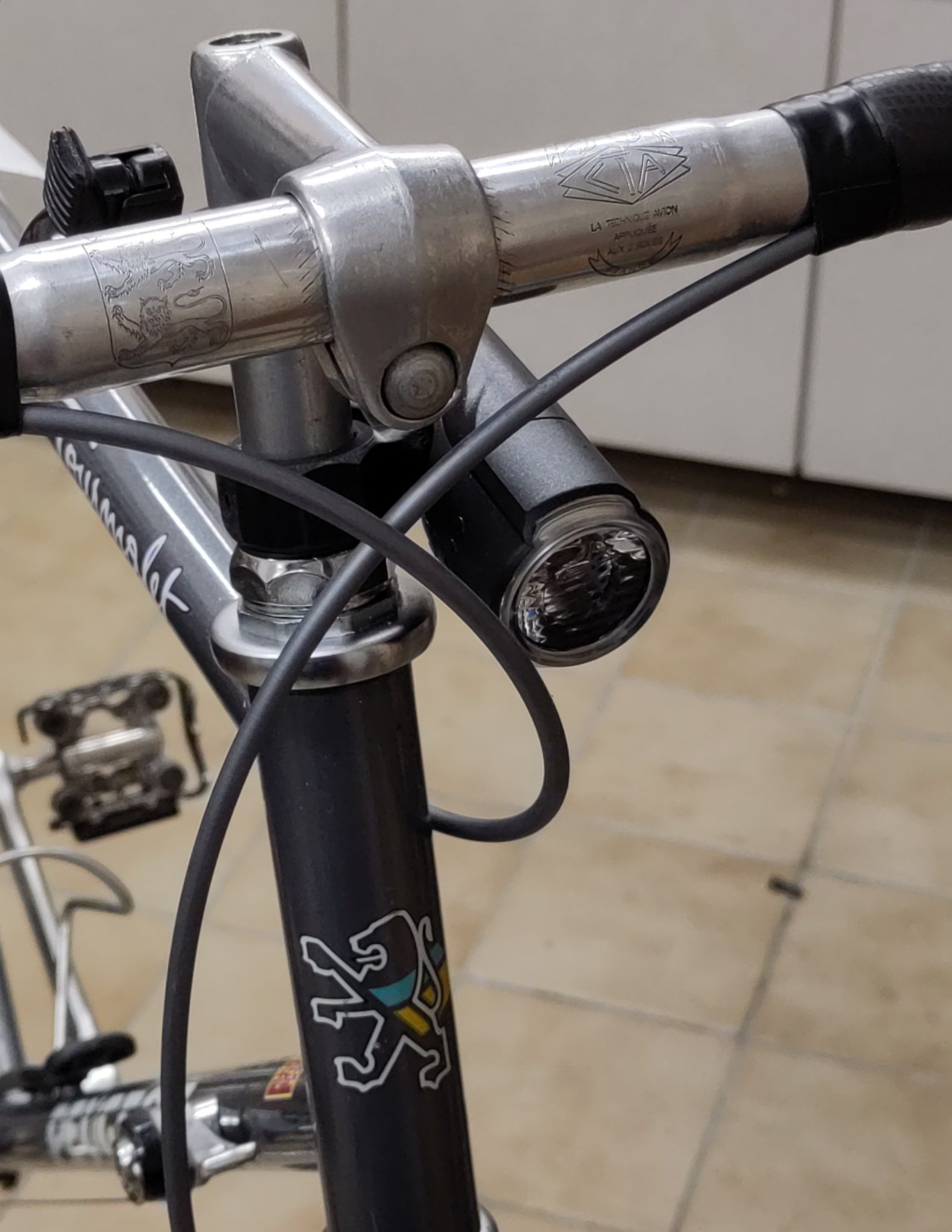 Giá đỡ đèn xe đạp cho Sigma Aura 30 và 22.2mm