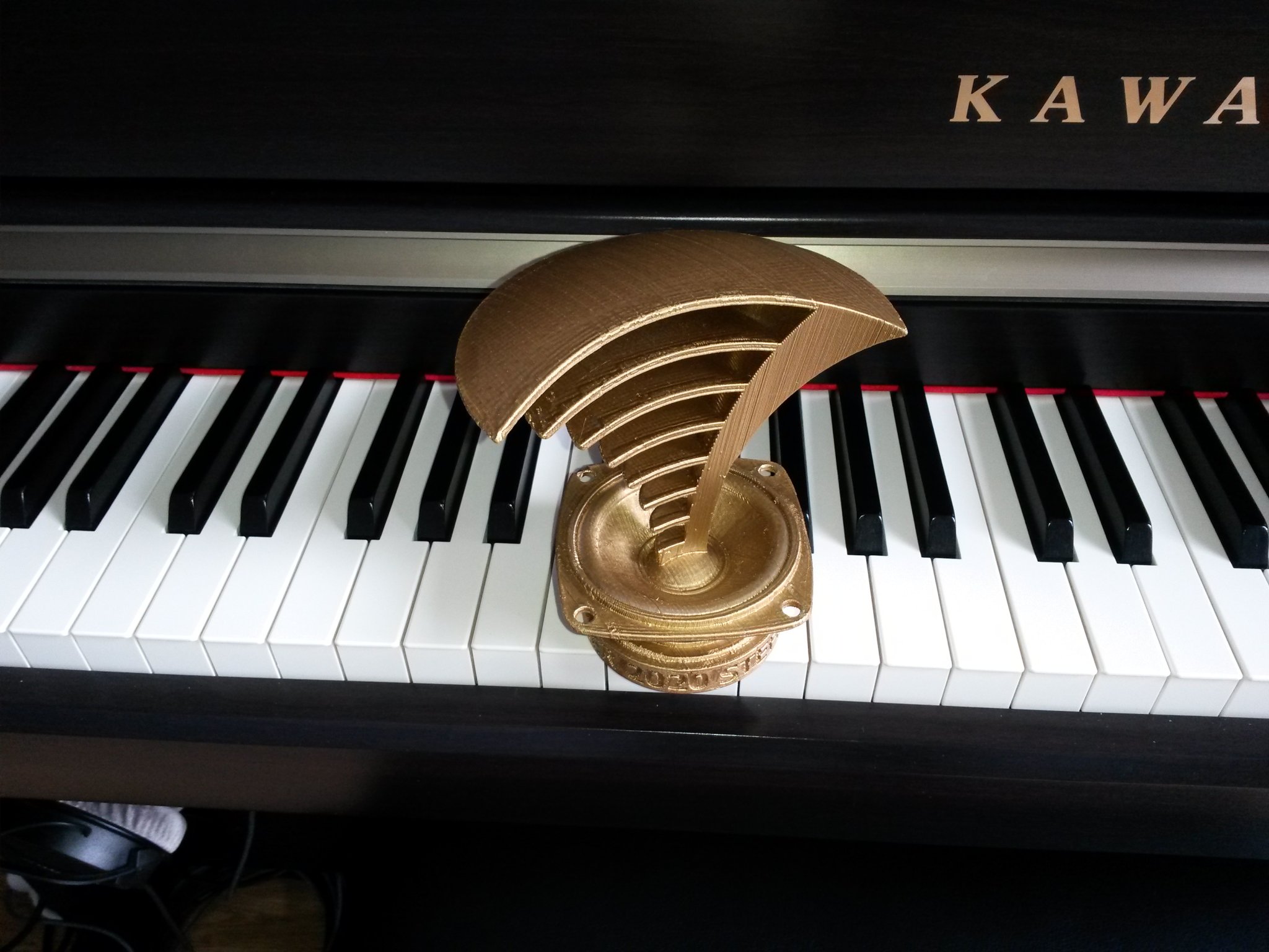 Cúp Tontechniker des Jahres với chân loa và sóng âm