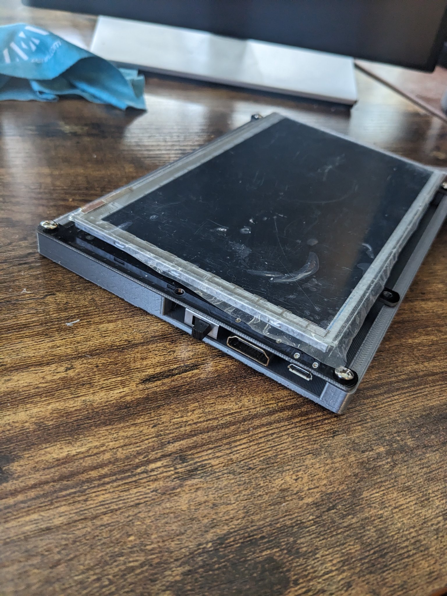 Vỏ bảo vệ màn hình 7 inch cho bo mạch PCB phía sau