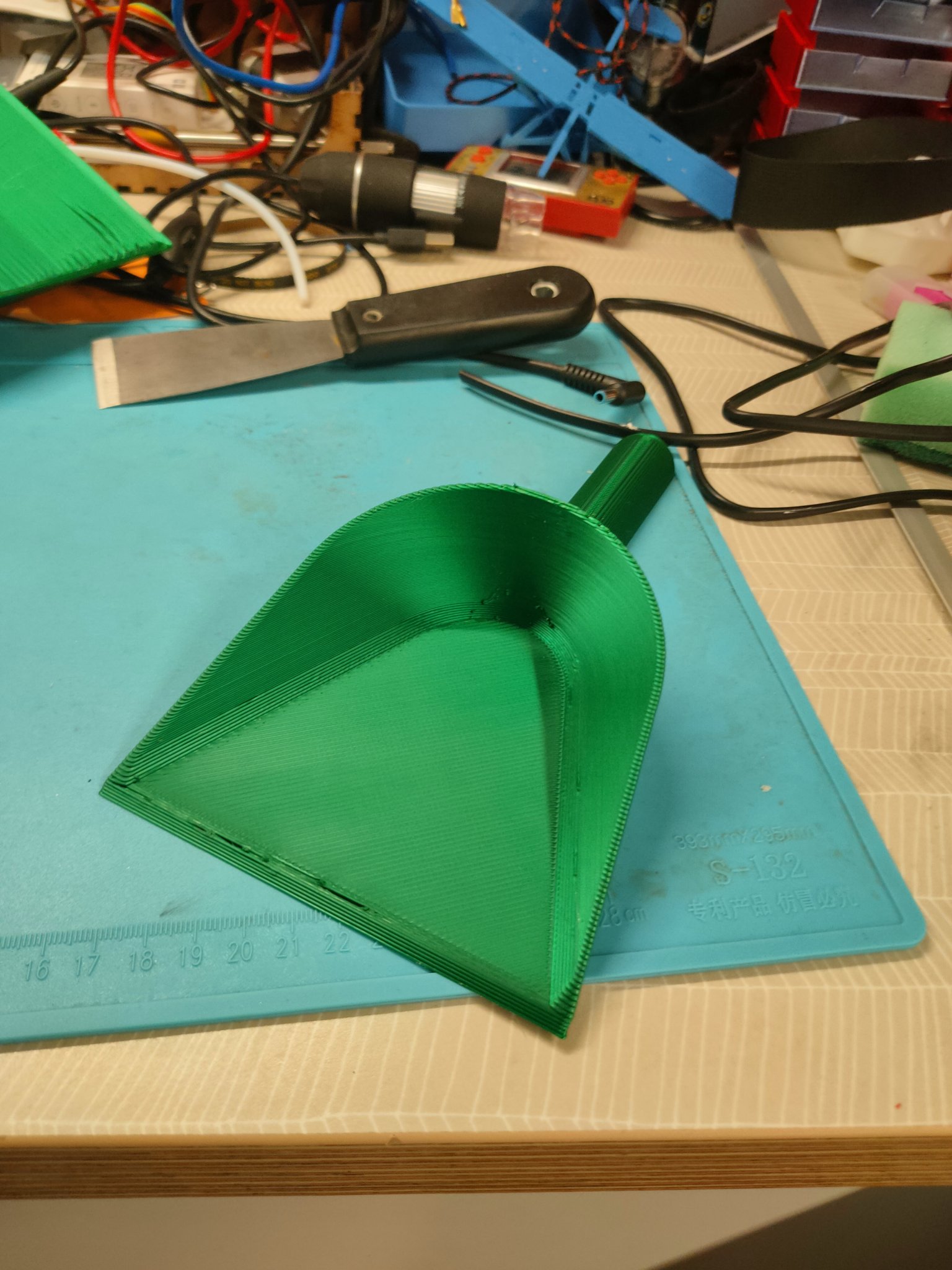 Xẻng cát cho trẻ em với 4 tường chắc chắn