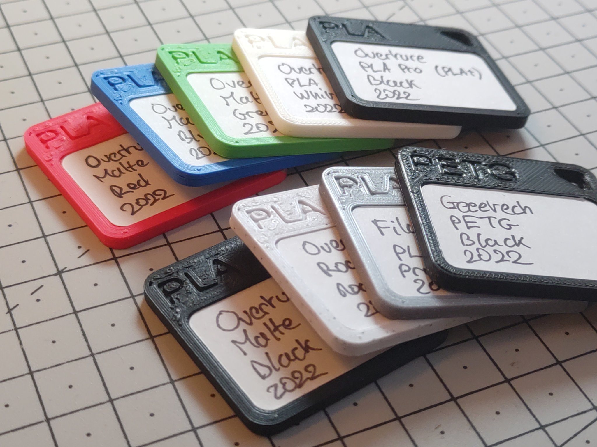 Mẫu màu filament với nhãn 24 × 35 mm