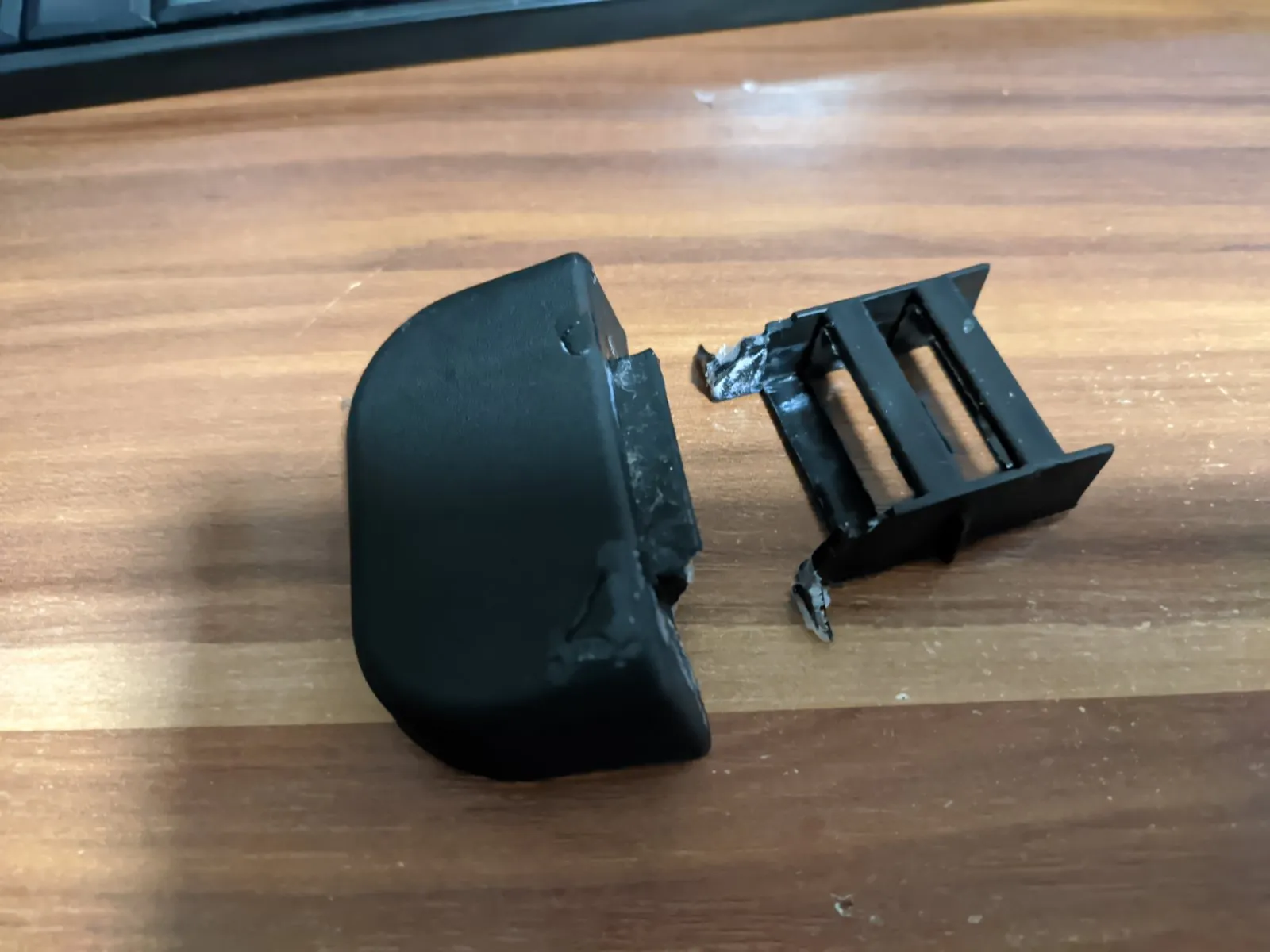 Chân thay thế cho thùng rác