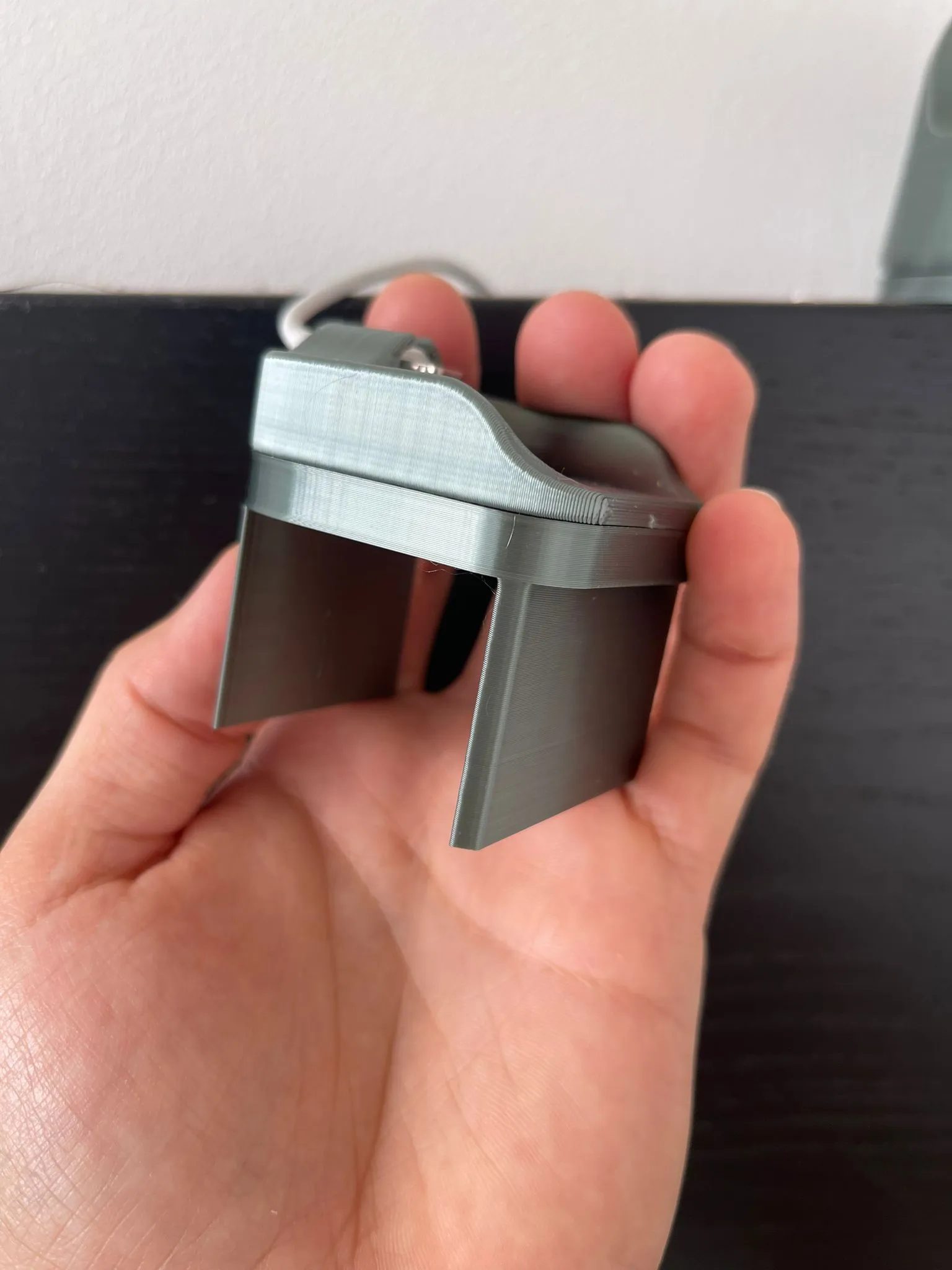 Giá đỡ Airpods cho giường Malm của IKEA