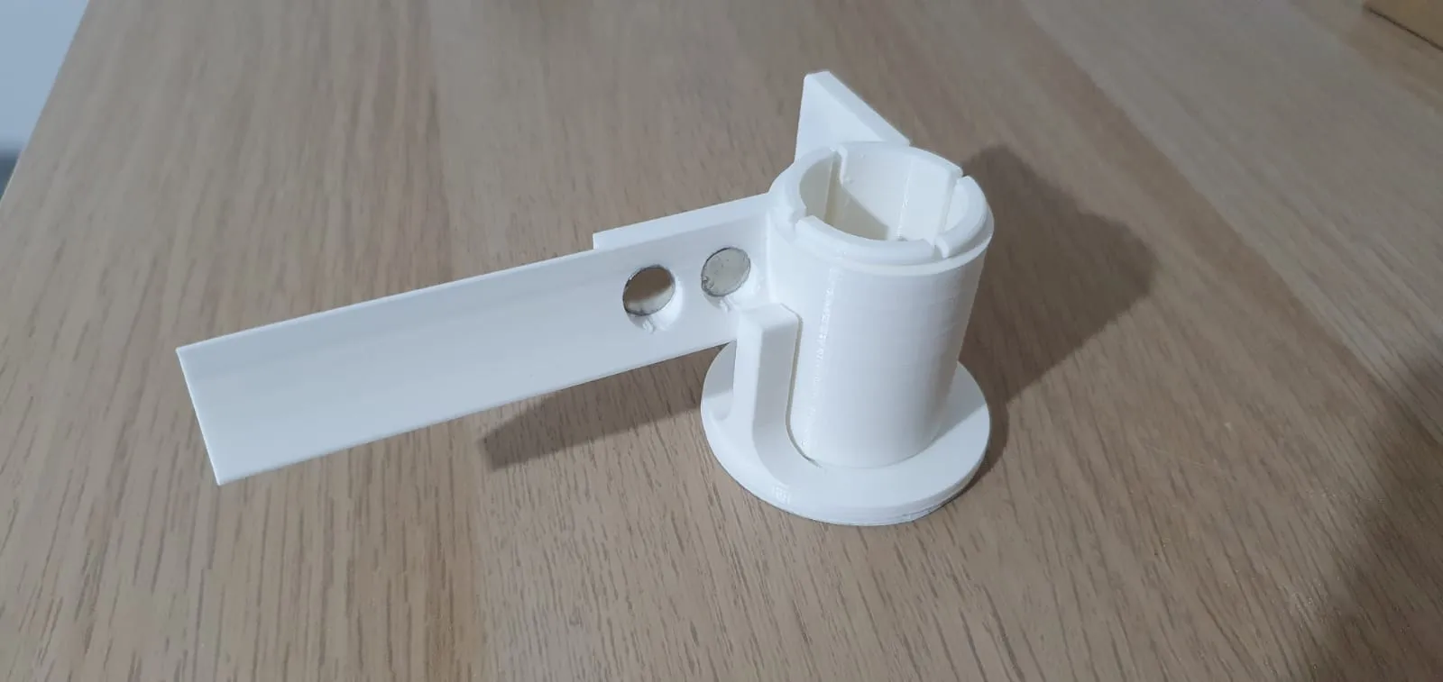 Giá đỡ webcam ẩn sau màn hình Logitech C615