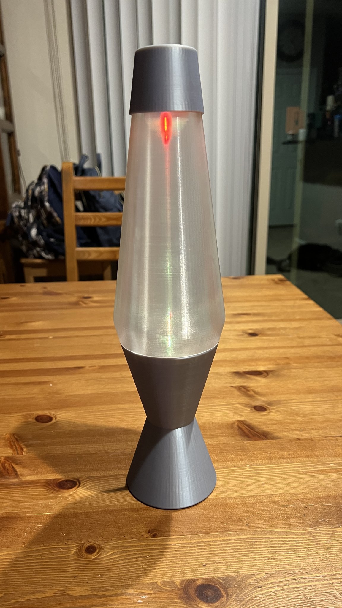 Đèn lava kiểu retro với nến tealight